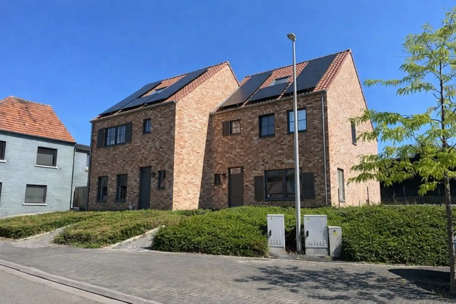 Bijna energieneutrale halfopen bebouwing te Zoutleeuw NIET ONDER BTW-STELSEL verkocht foto {{pictureIndex}}