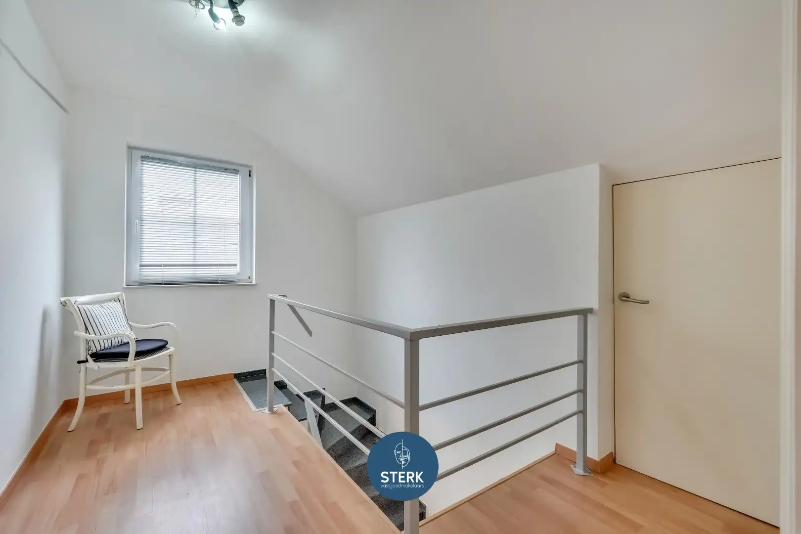 INSTAPKLAAR DUPLEX-APPARTEMENT MET 3 SLPKS IN HET GEZELLIGE LEUT ! foto 14