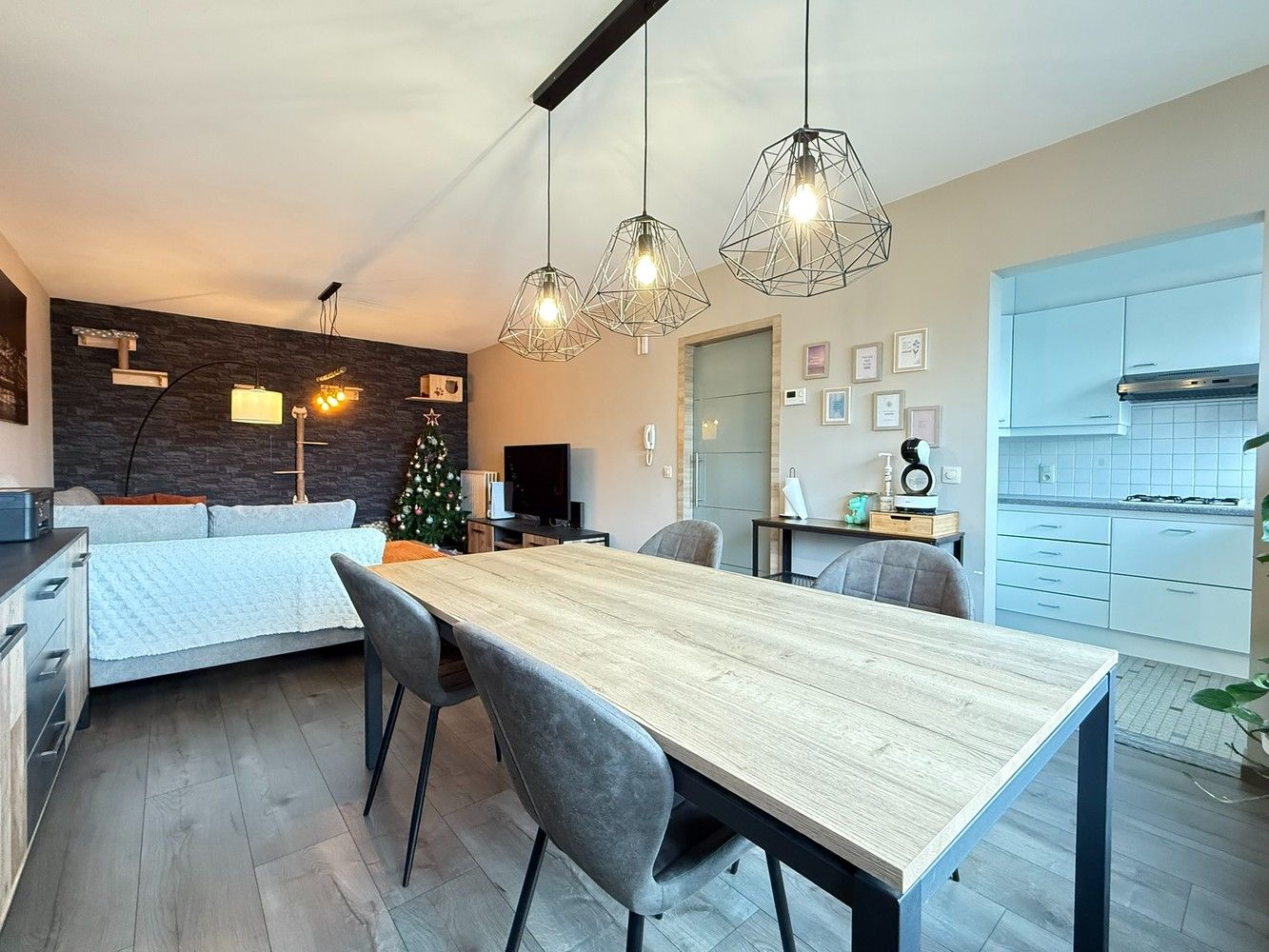 Gelijkvloers appartement te centrum Geel met 2 slaapkamers foto {{pictureIndex}}