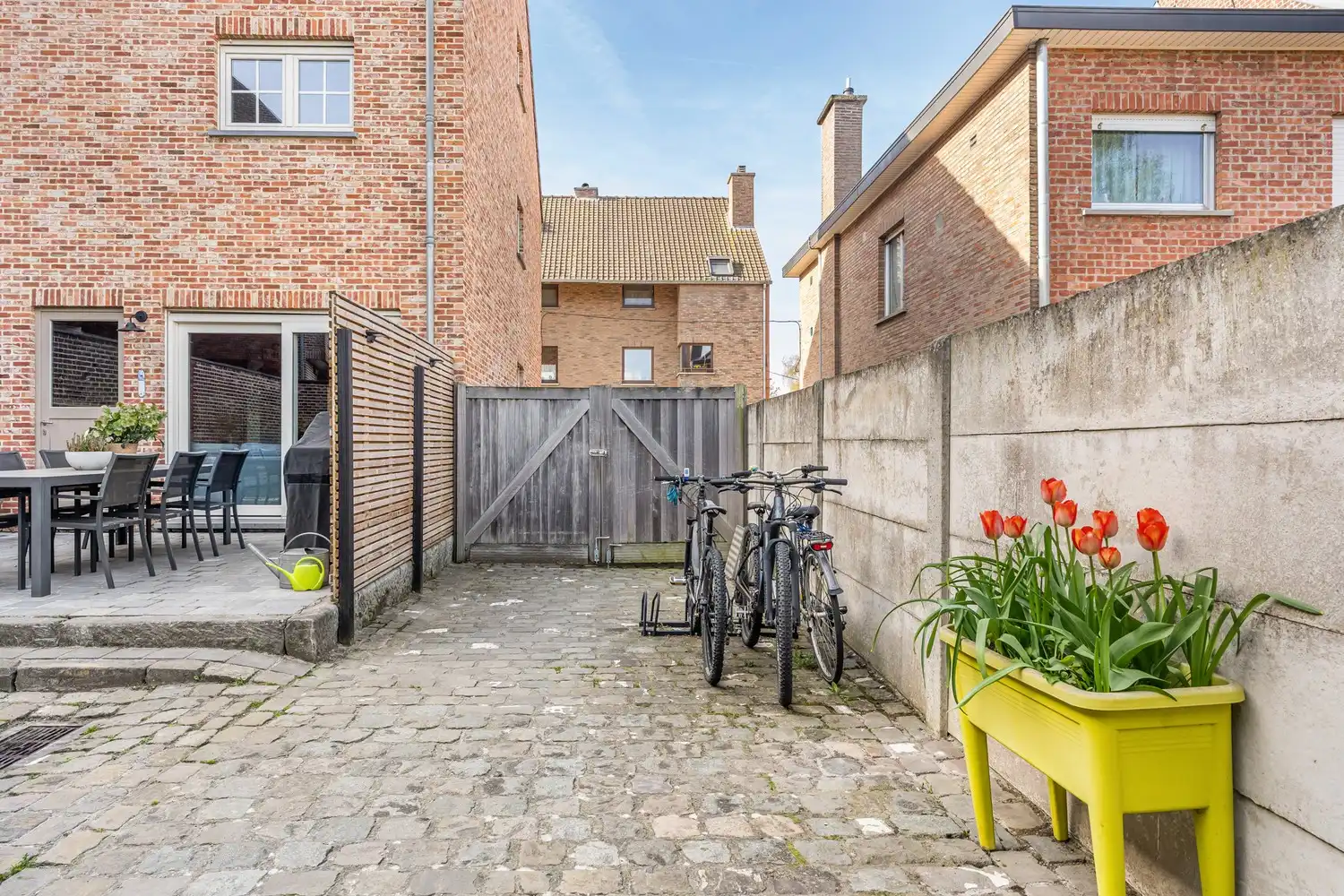 Goed gelegen, halfopen en energiezuinige woning met 3 slaapkamers, een bureau en een oprit met een garage te Kessel-Lo! foto 25