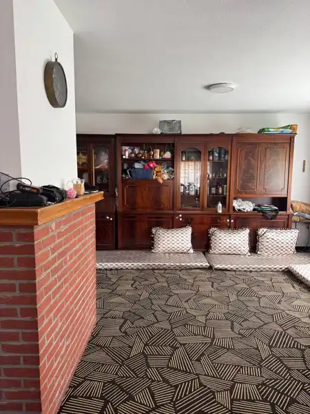 Halfopen gezinswoning met 3 slaapkamers en een grote tuin. foto 18