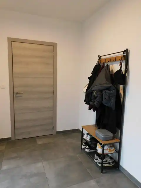 Rustig gelegen, energiezuinig appartement met carport foto 2