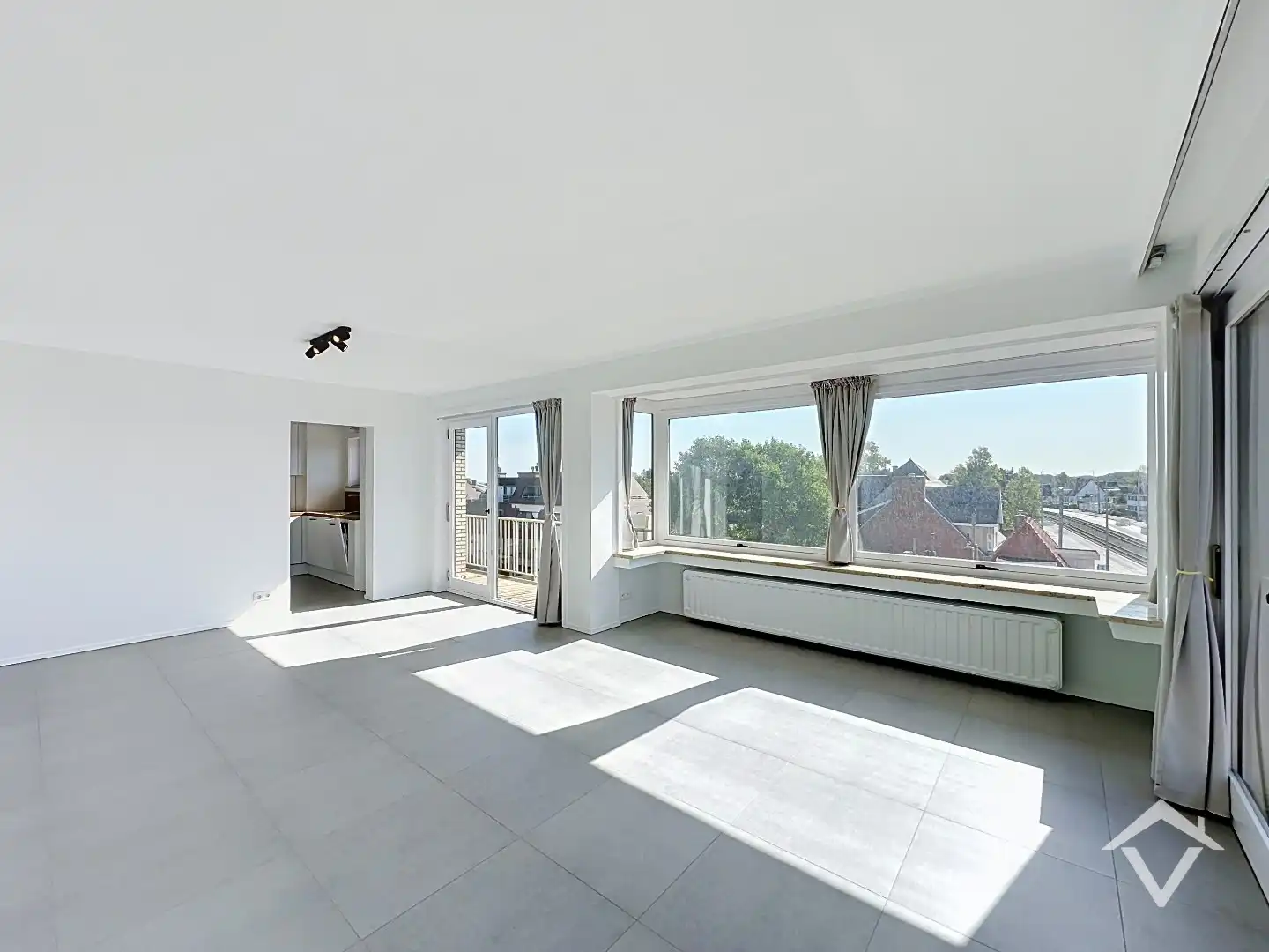 VOLLEDIG VERNIEUWD APPARTEMENT MET AUTOSTAANPLAATS OP EEN TOPLOCATIE IN KOKSIJDE foto 6