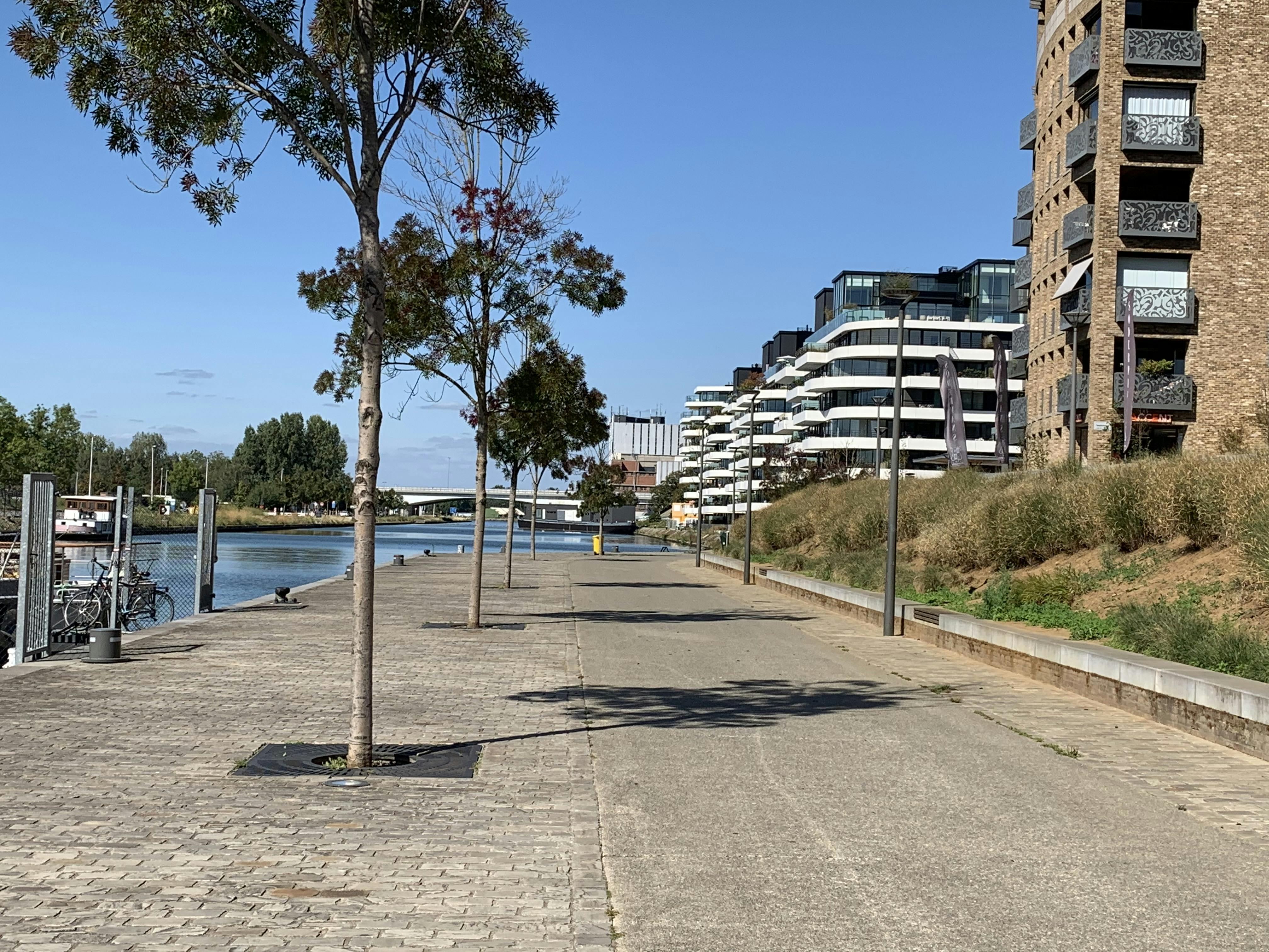 Exclusief hoekappartement aan het water met ruim zonneterras foto 22
