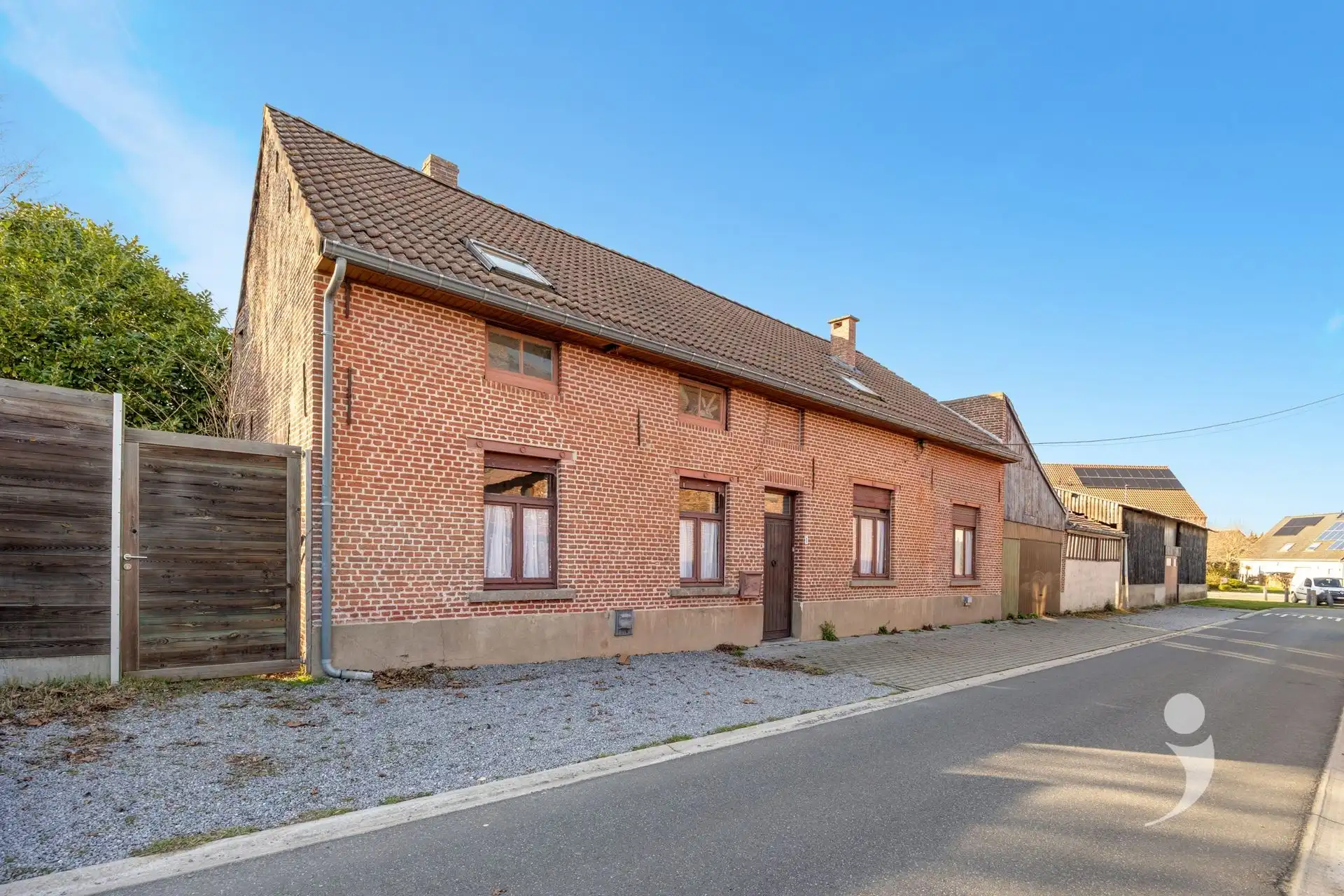 Hoofdfoto van de publicatie: Te renoveren woning met loods nabij centrum Tildonk!
