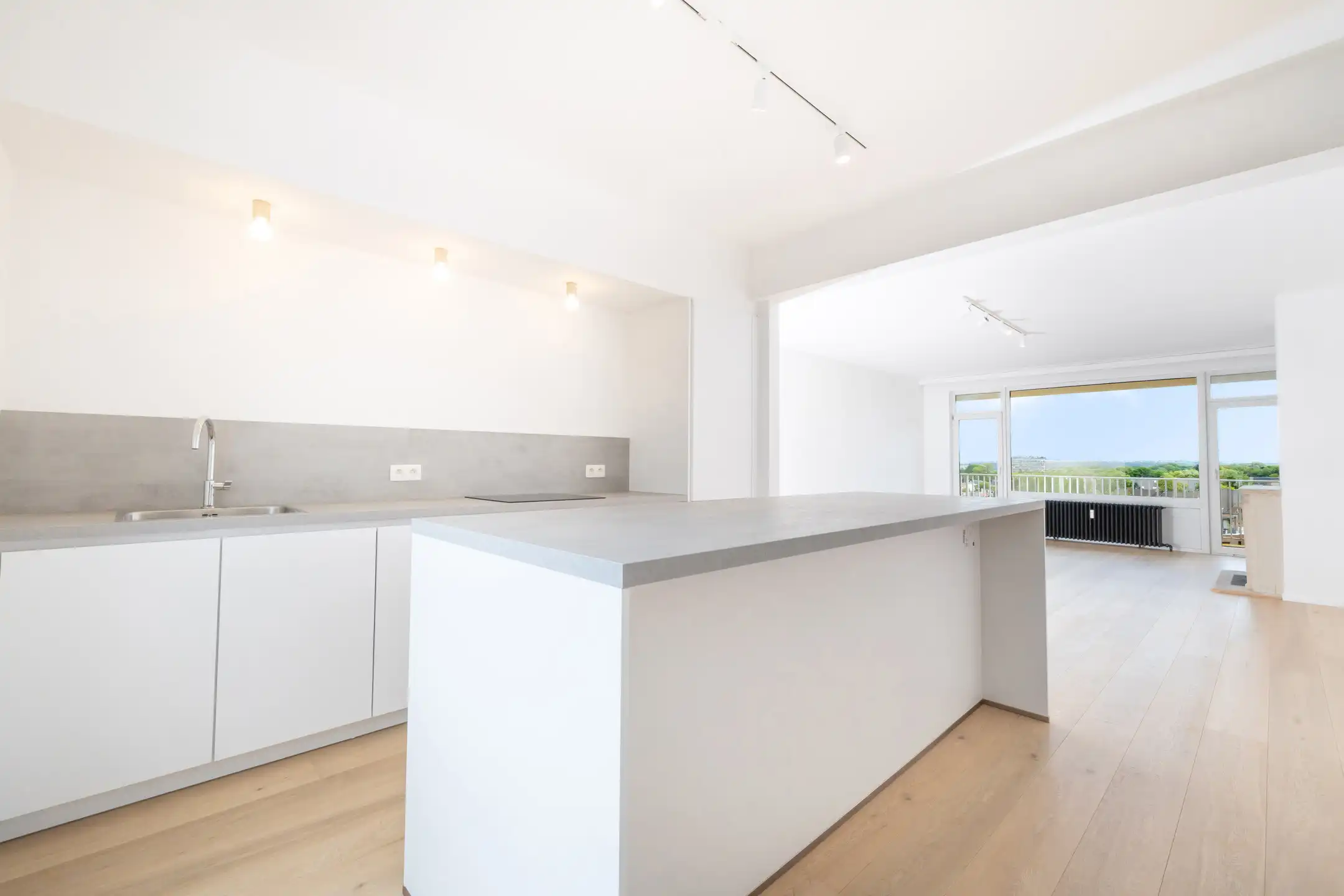 Prachtig gerenoveerd 2slpk appartement, parking en kelder foto 6
