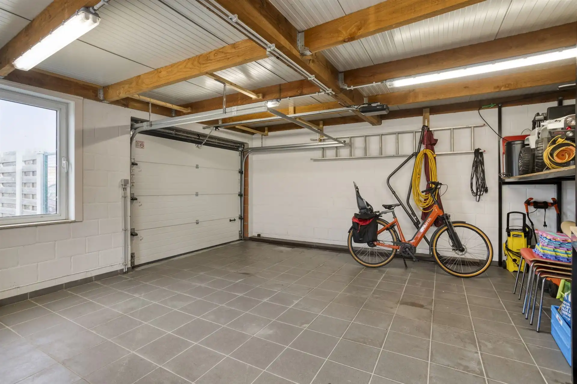 Halfopen bebouwing met 2 (mog. 3) slaapkamers en garage.  foto 19