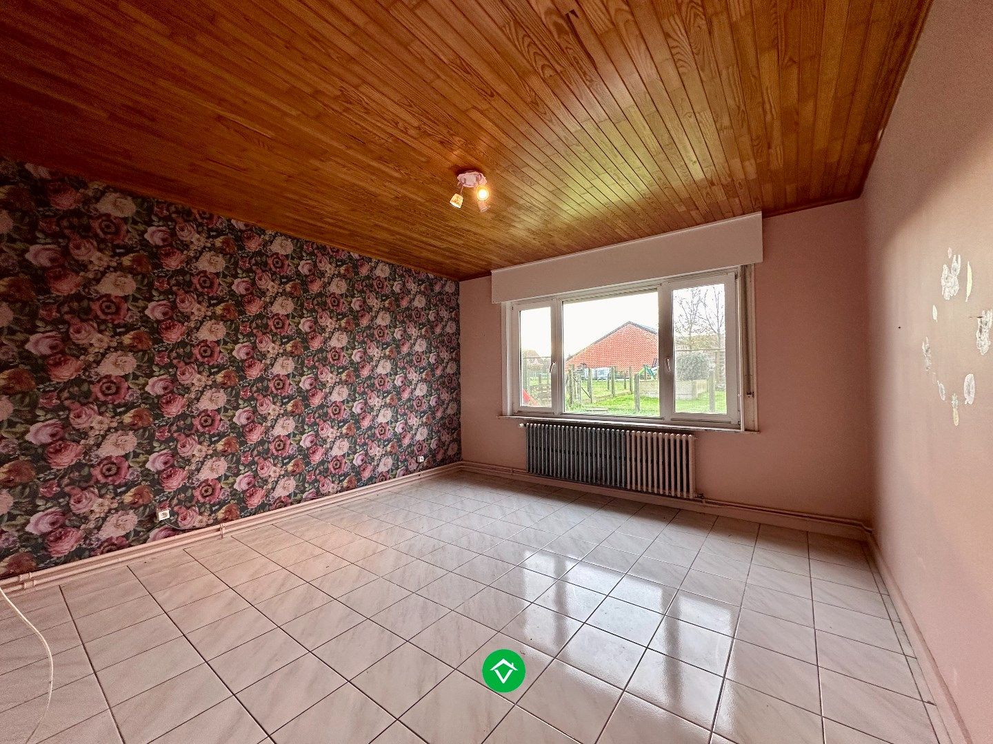 Alleenstaande woning aan een rustige weg te Ichtegem foto 15