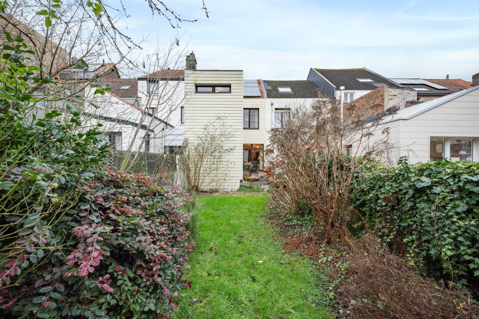 Karaktervolle woning met 5 slaapkamers en charmant stadstuintje in Oostende foto 7