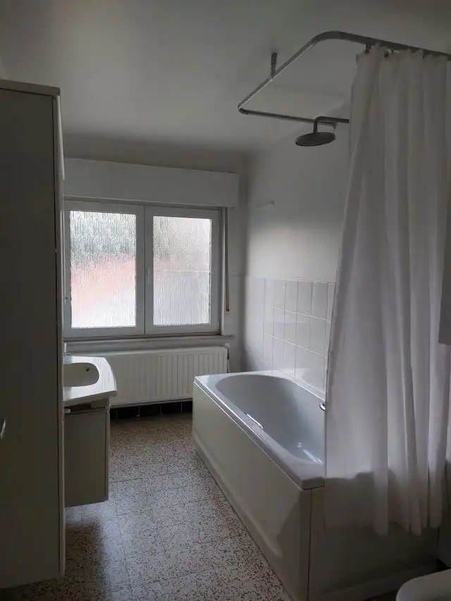 Ruime gerenoveerde woning met 3 slpks, gelegen op wandelafstand van het centrum !  foto 17