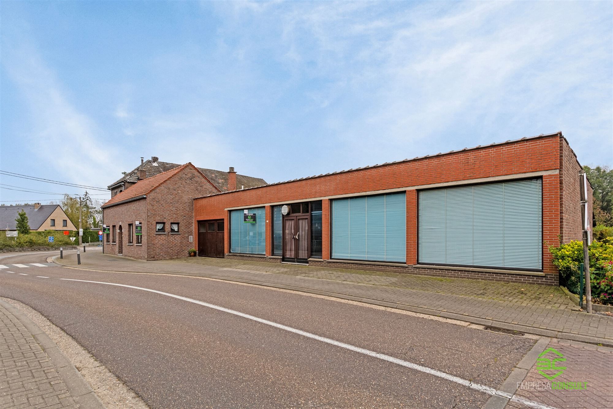 Dubbelwoonst met polyvalente zaal van 180m² in Budingen! foto 5