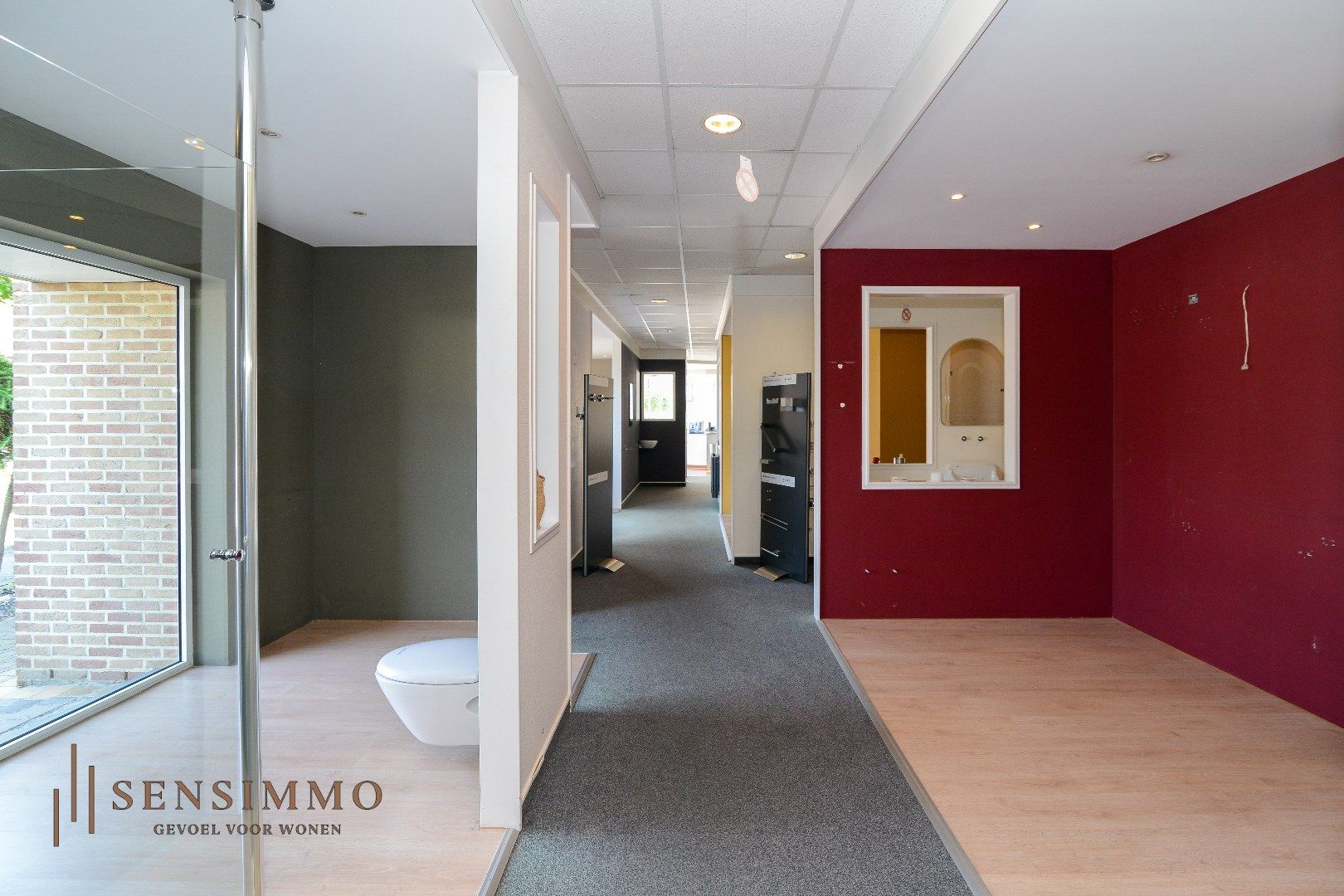 INVESTEERDERSOPPORTUNITEIT - GEBOUW MET TOONZAAL + 4 APPARTEMENTEN + MAGAZIJN + GARAGEBOXEN + BOUWGROND foto 6