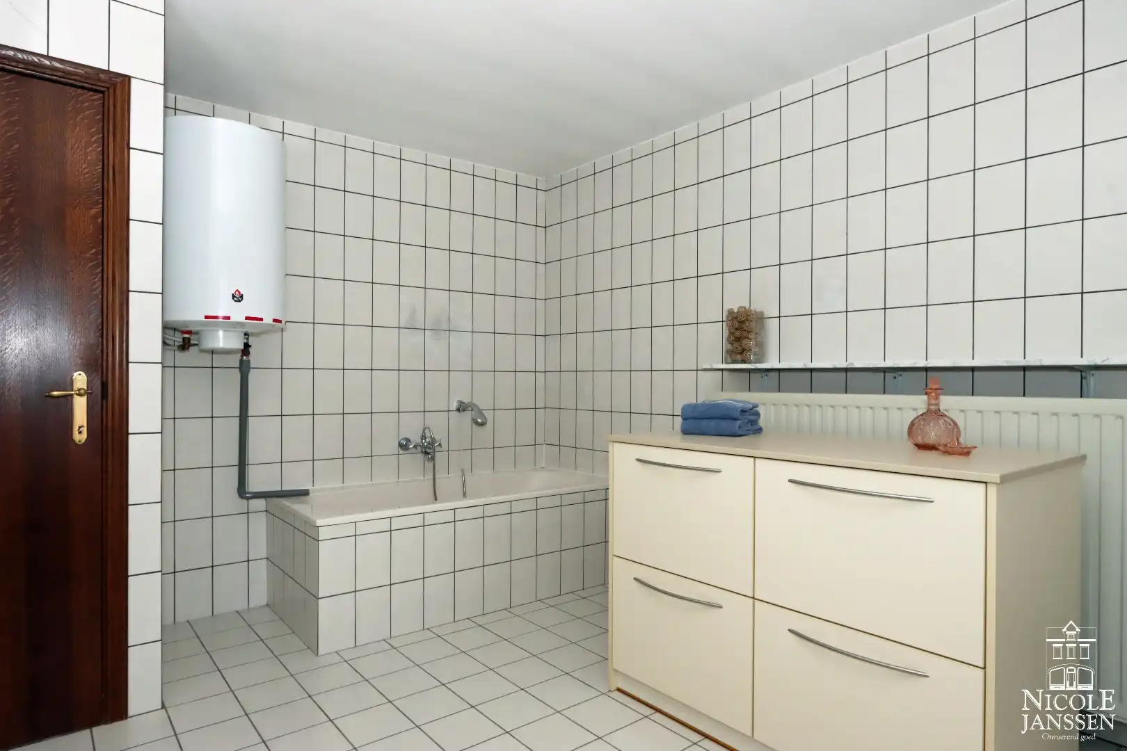 Karaktervolle woning met grote garage en werkhuis foto 20