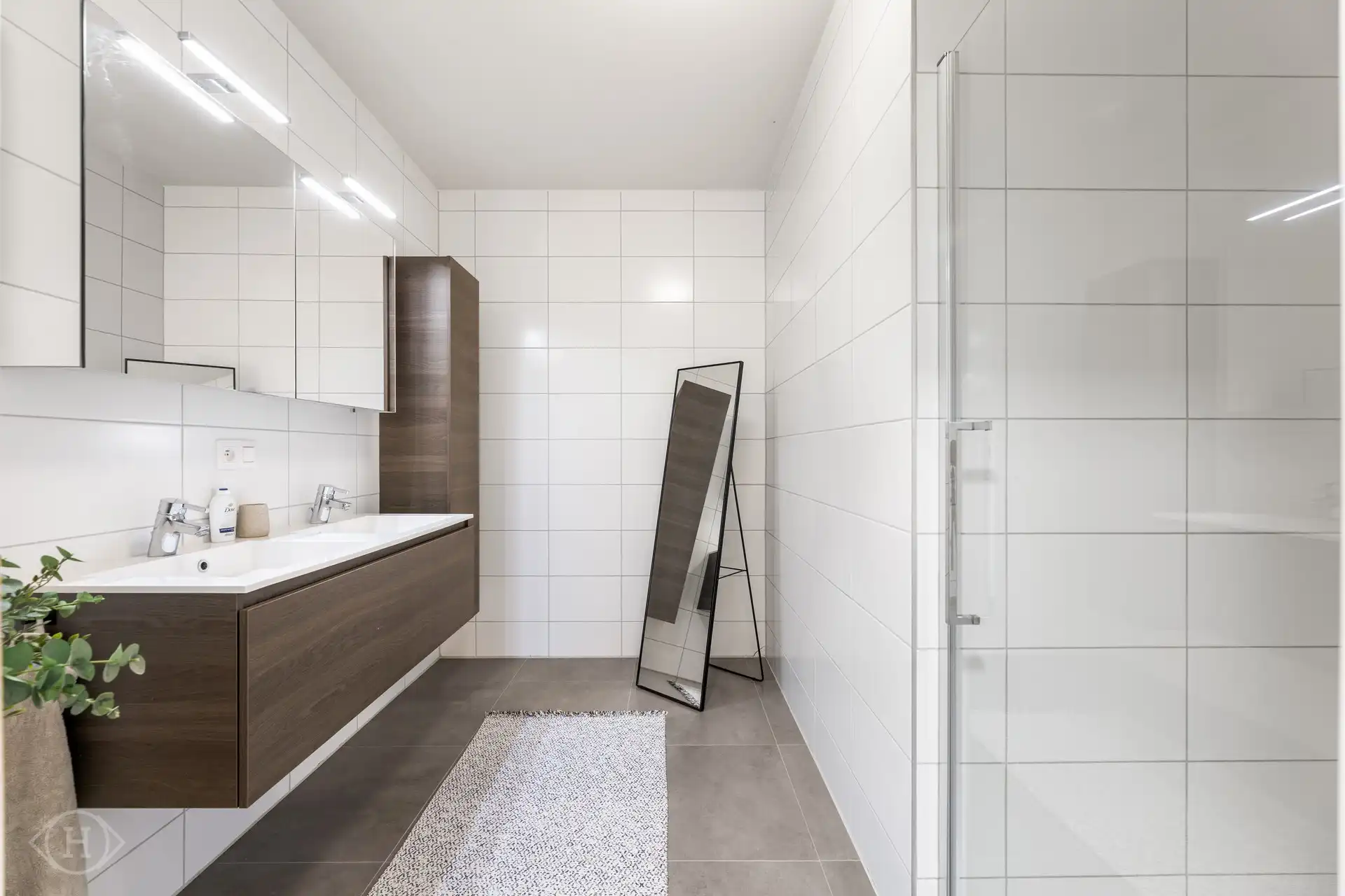 Modern 2-slaapkamerappartement met tuin foto 19