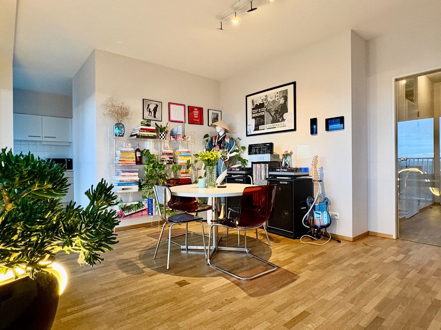 Uitzonderlijk twee slaapkamer appartement met zicht over Kortrijk. foto 4