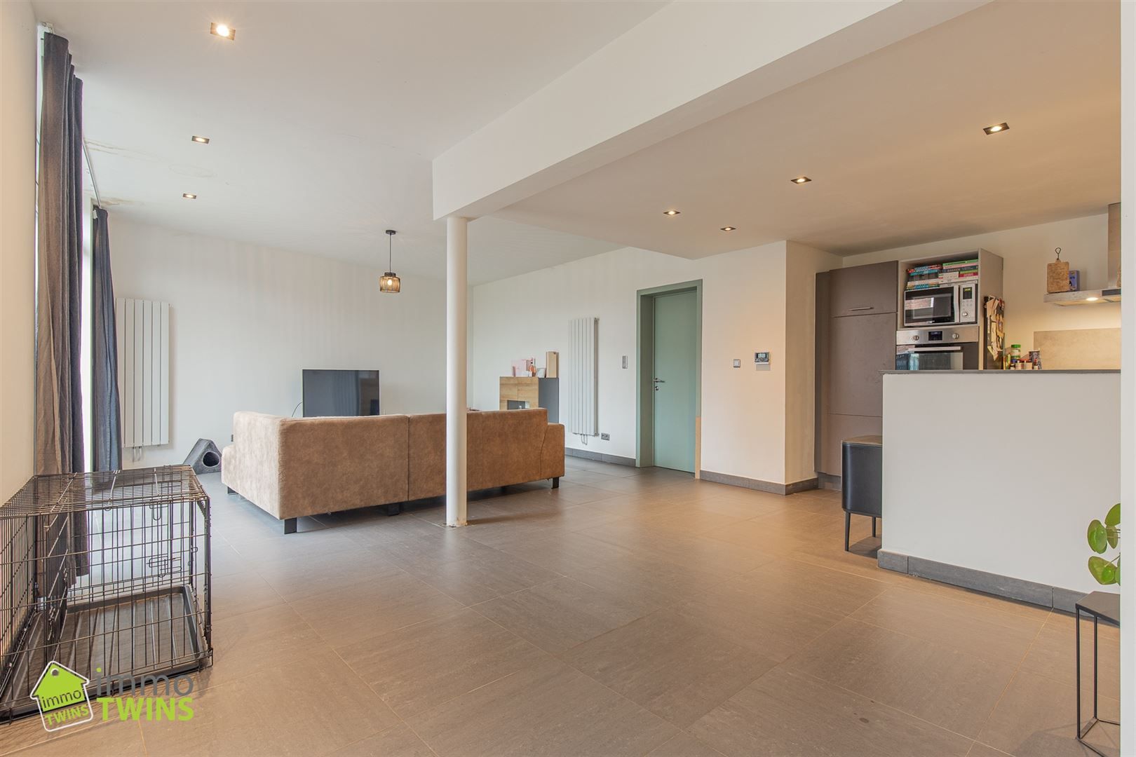 Ruime en lichtrijke gezinswoning met zonnige tuin en inpandige garage in Lebbeke foto 6