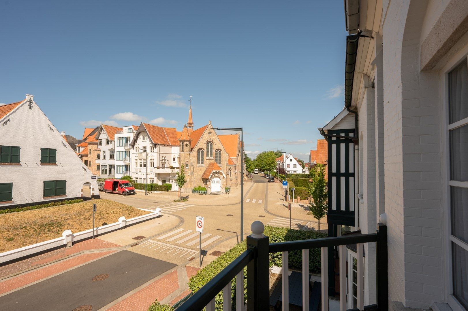 Unieke villa in eclectische stijl – een karaktervol pareltje in Duinbergen foto 12