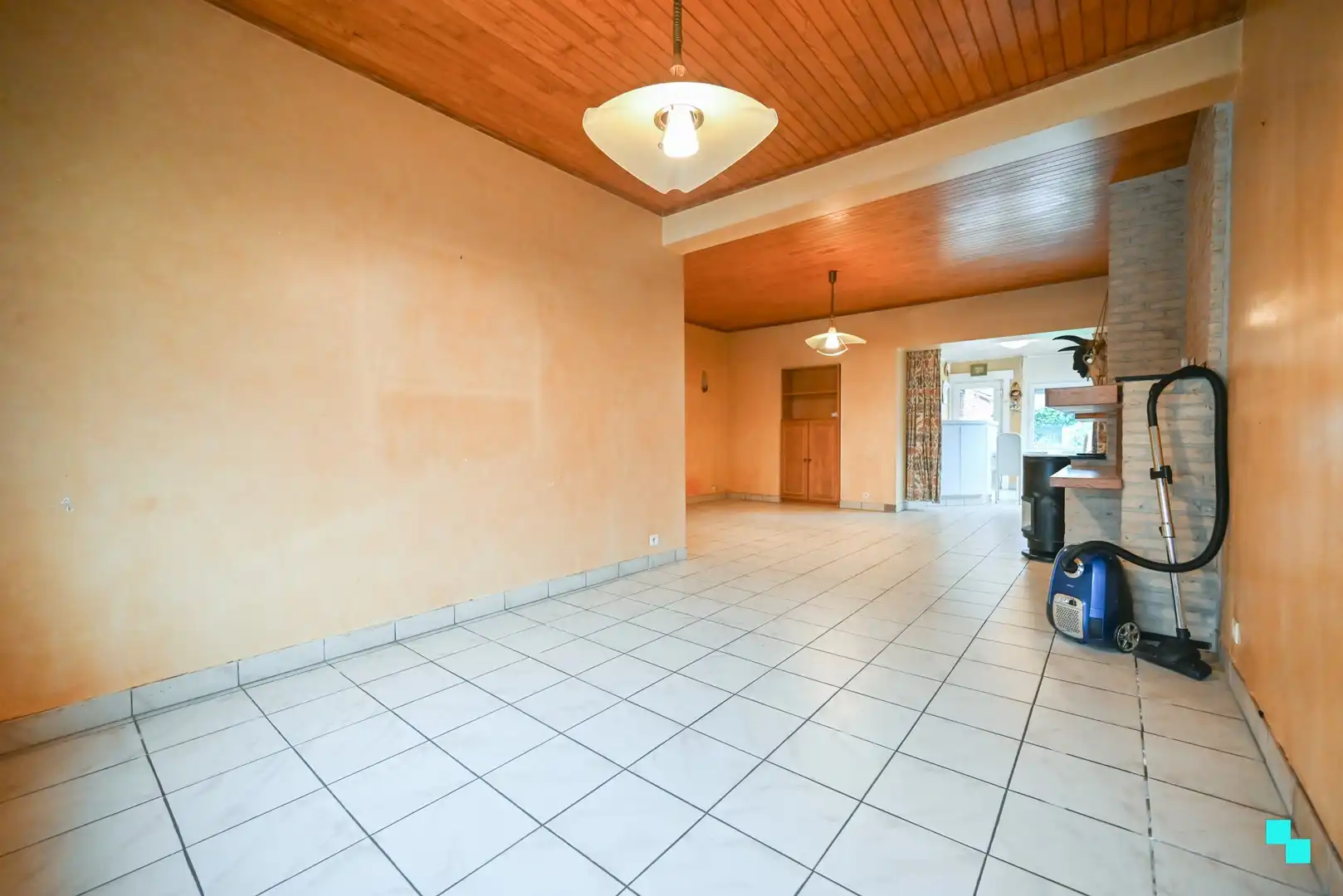 Halfopen bebouwing met garage nabij centrum Izegem foto 6