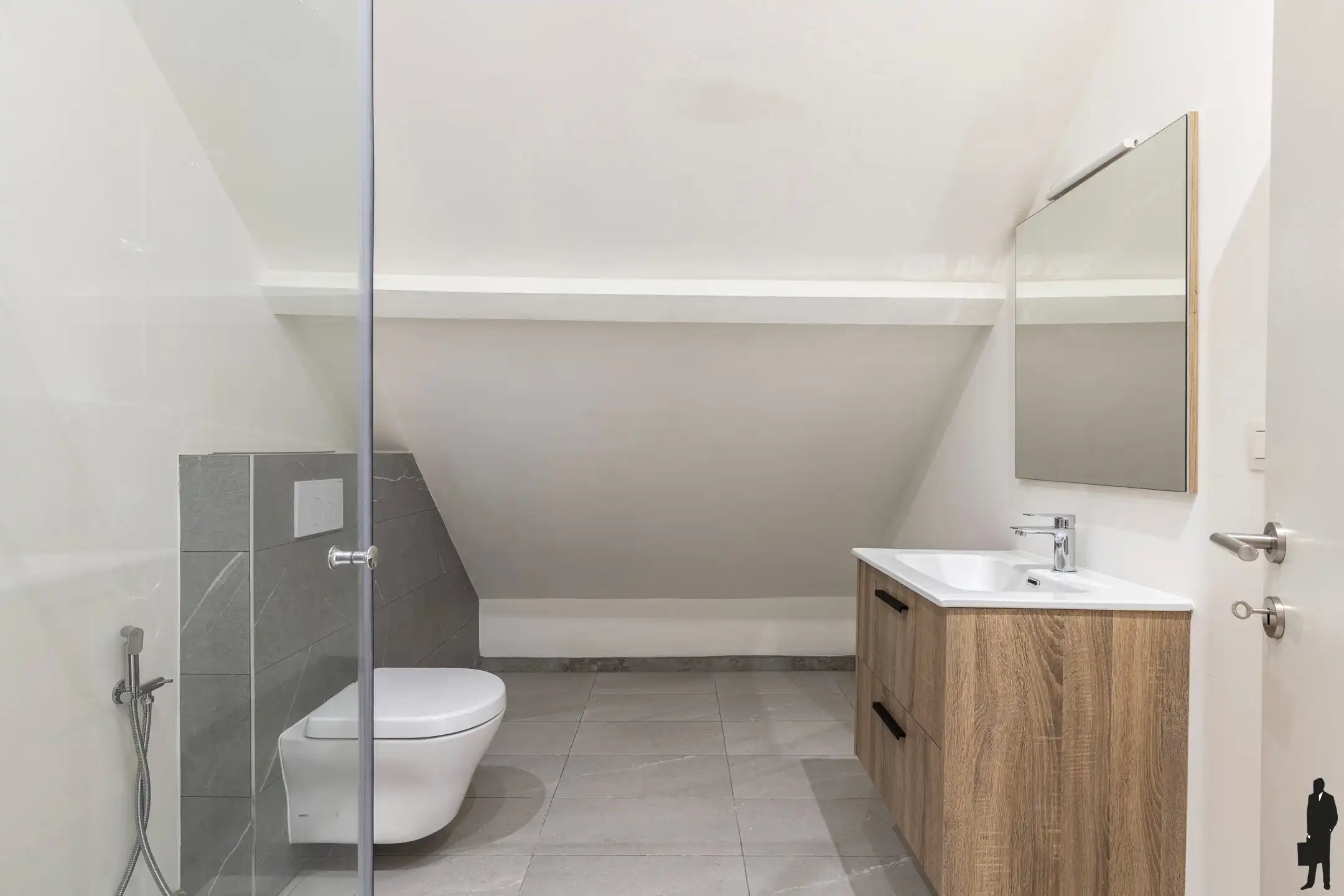 Luxueus gerenoveerde gezinswoning in de gegeerde Elsdonkwijk foto 23