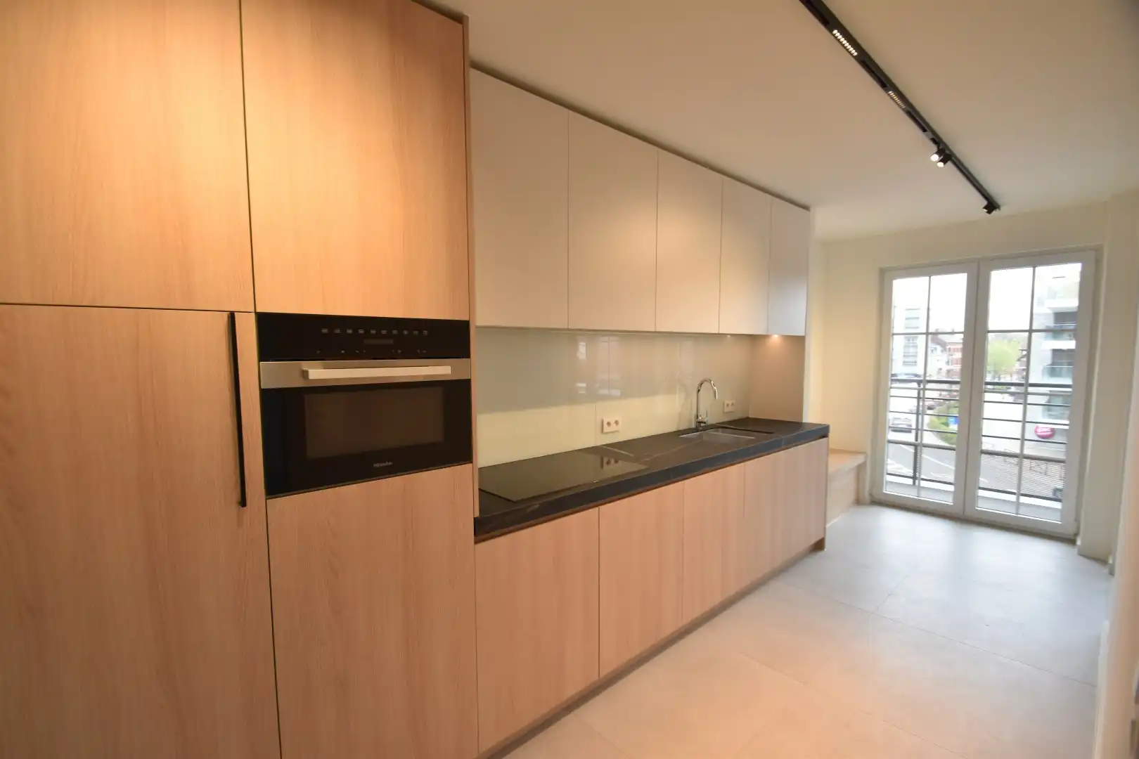 Totaal gerenoveerd appartement in centrum Tongeren foto 7