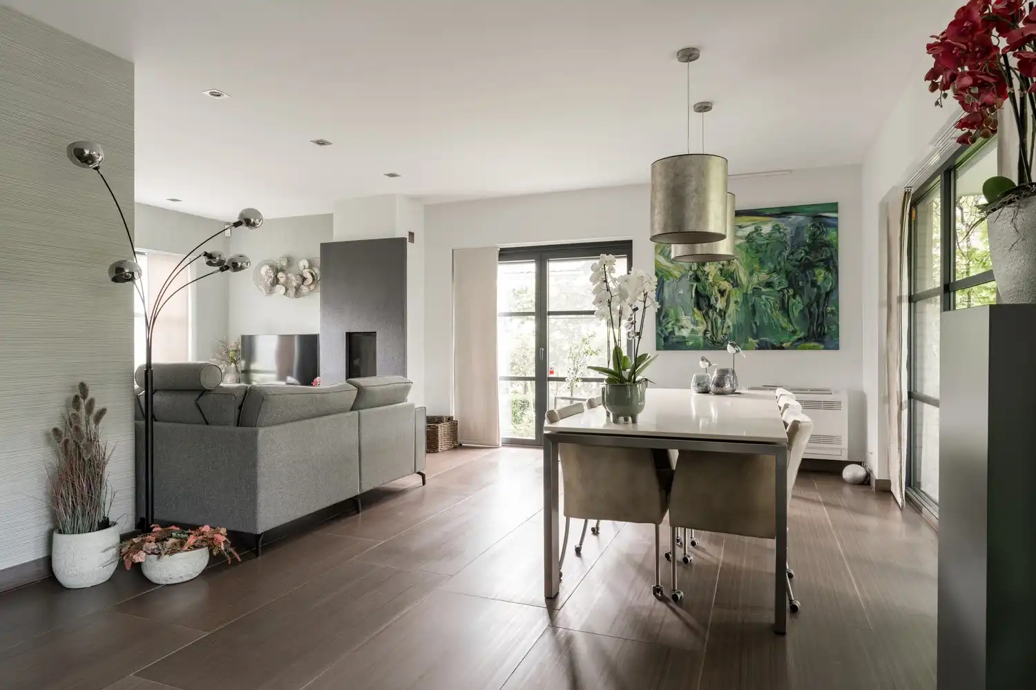 Luxe villa te koop in Neerpelt: moderne architectuur en ruimte in overvloed aan de Beukenlaan. Ideaal voor uw gezin! foto 3