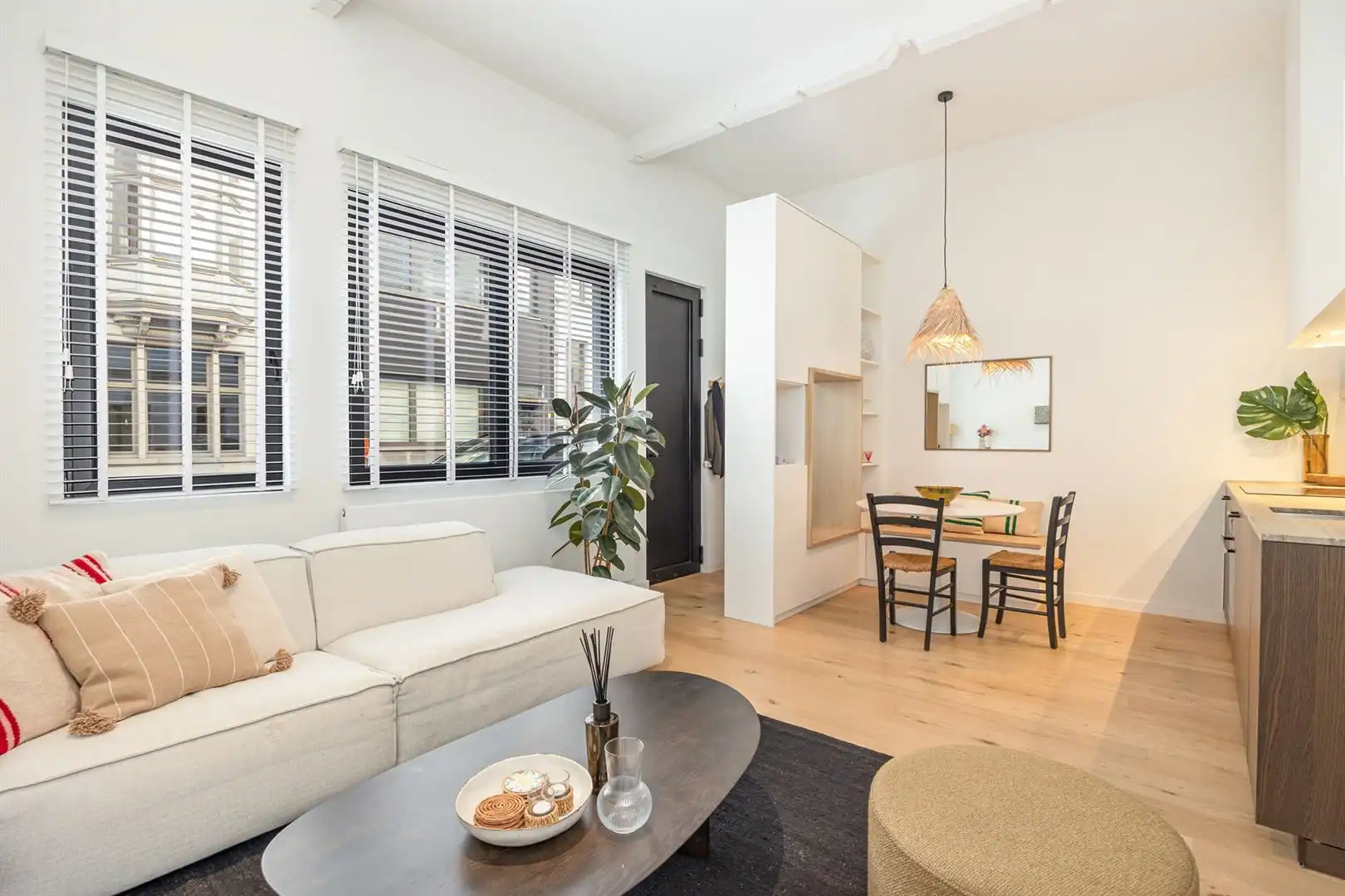 Stijlvol éénslaapkamer appartement met terras foto 5