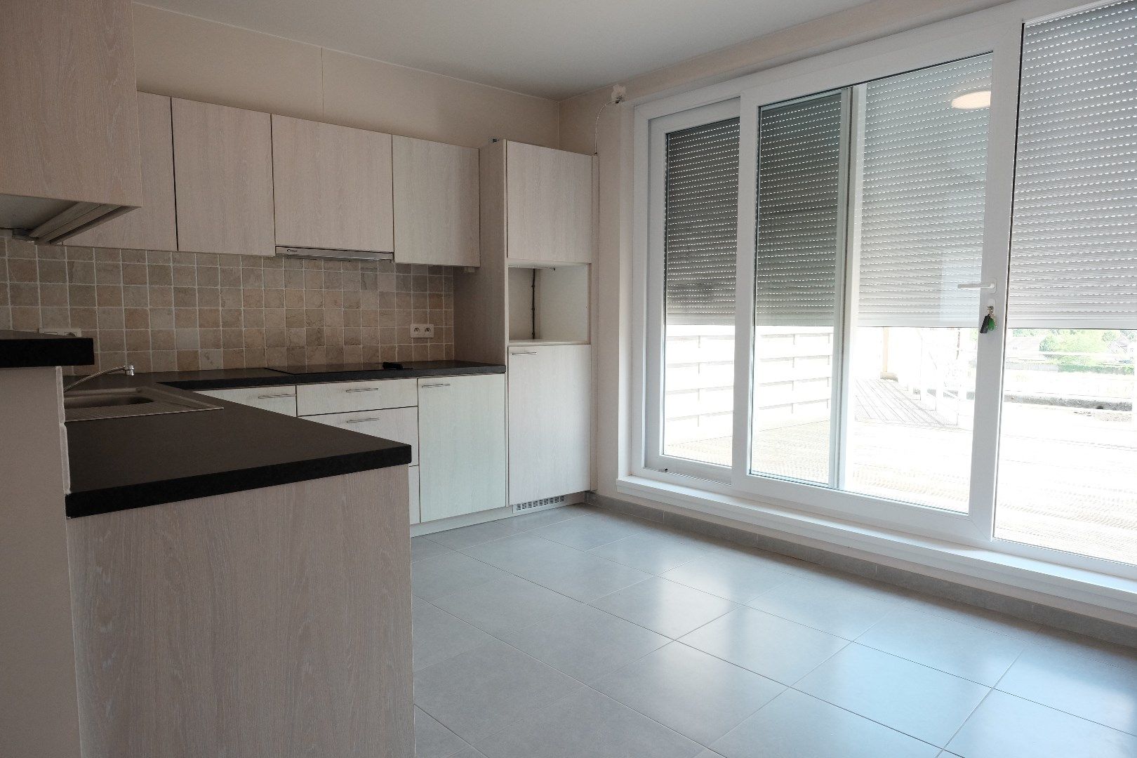 Duplex appartement met mooi zongericht terras en dubbele garage. foto 8