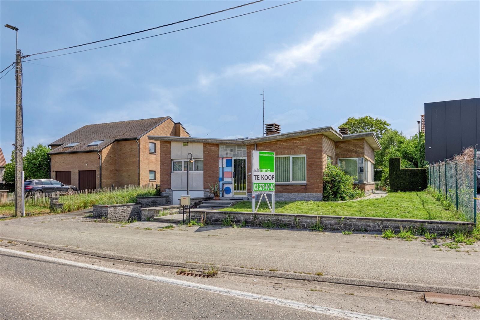 Hoofdfoto van de publicatie: Ruime villa (bungalow) met 4 slaapkamers en atelier op terrein van 13a 22ca