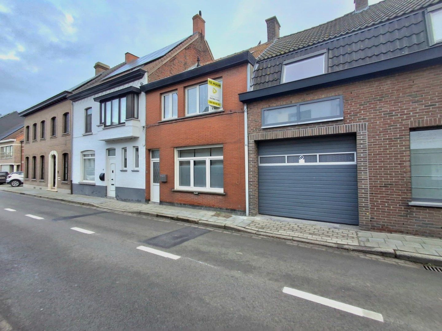 KNUSSE INSTAPKLARE RIJWONING MET TERRAS IN HET HARTJE VAN AARSELE foto 8