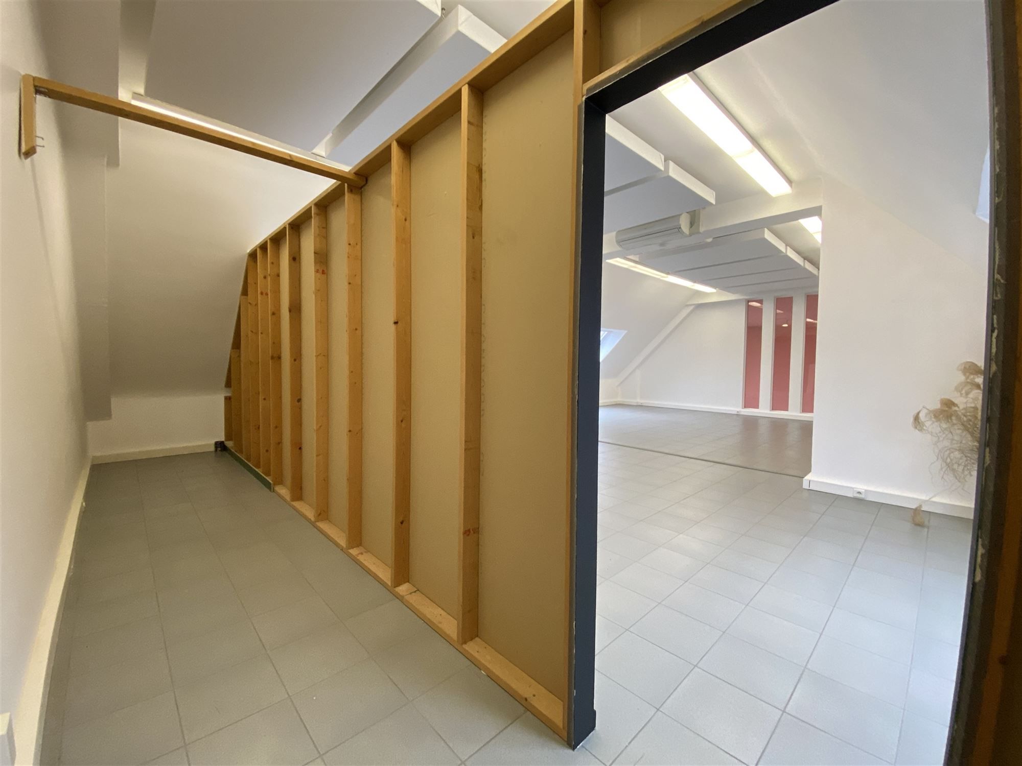 Bureauruimte op commerciële locatie  foto 8
