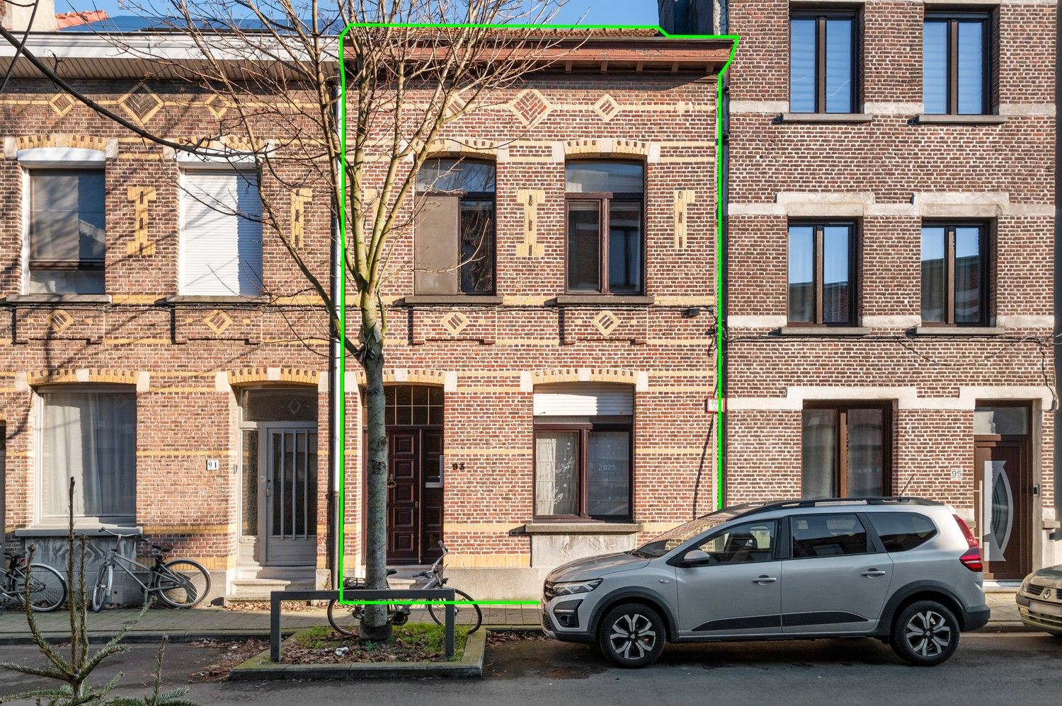 Hoofdfoto van de publicatie: Verrassend ruime woning op toplocatie te koop te Deurne Zuid