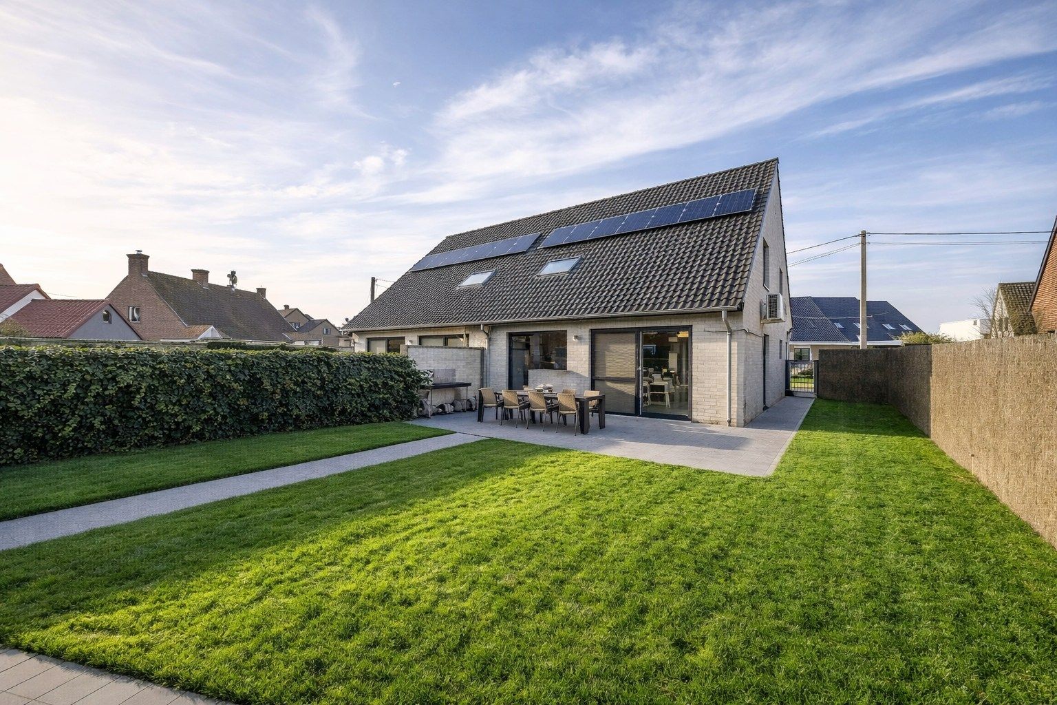 RECENTE (BJ 2020) ENERGIEZUINDIGE HALF OPEN BEBOUWING foto 2