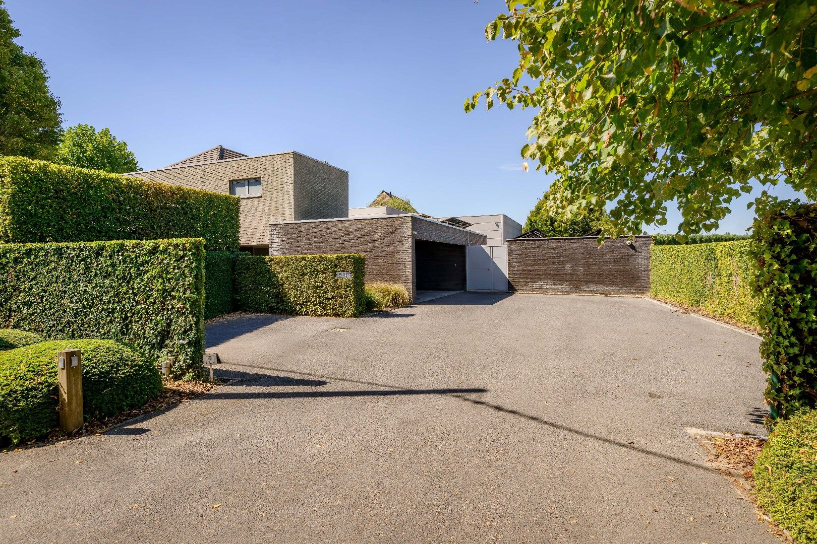 Exclusieve villa met luxueuze afwerking en vergezicht op velden te Zwevezele foto 4