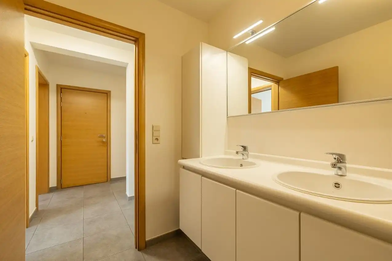 Gelijkvloers appartement met 2 slpk., terras en garagebox foto 16