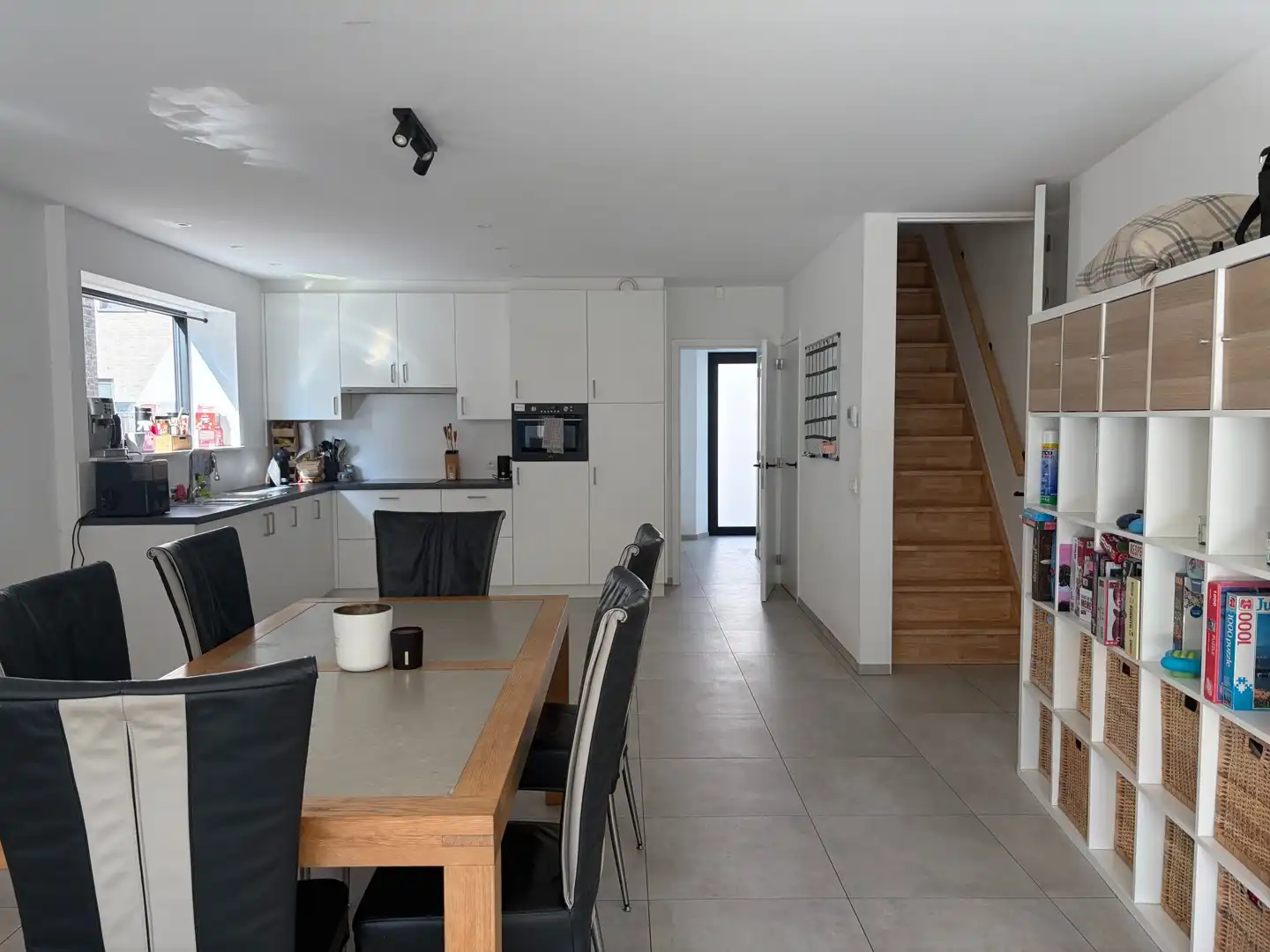 Moderne halfopen woning met alle comfort. foto 2