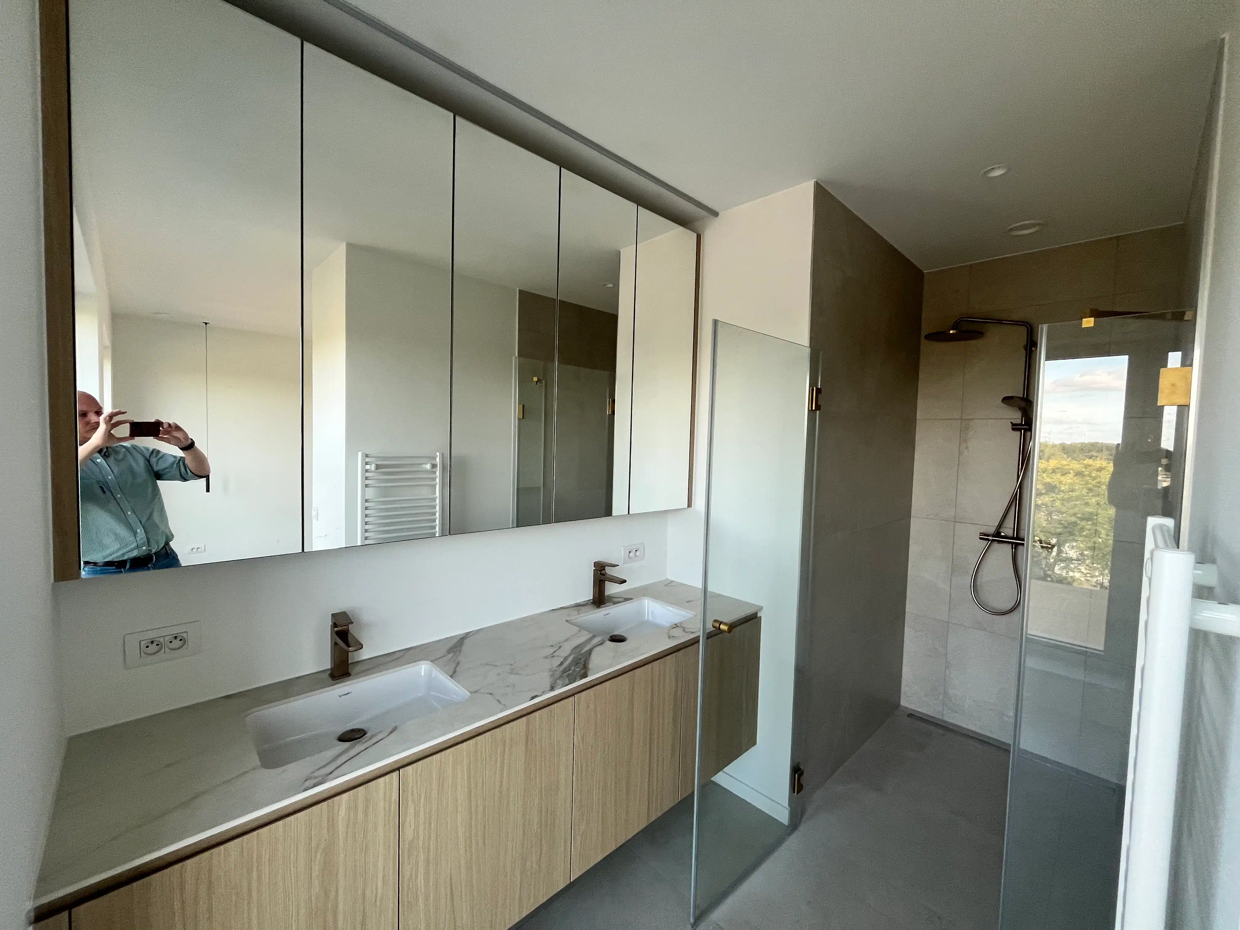 Instapklaar nieuwbouwappartement te huur in hartje Eeklo! foto 9