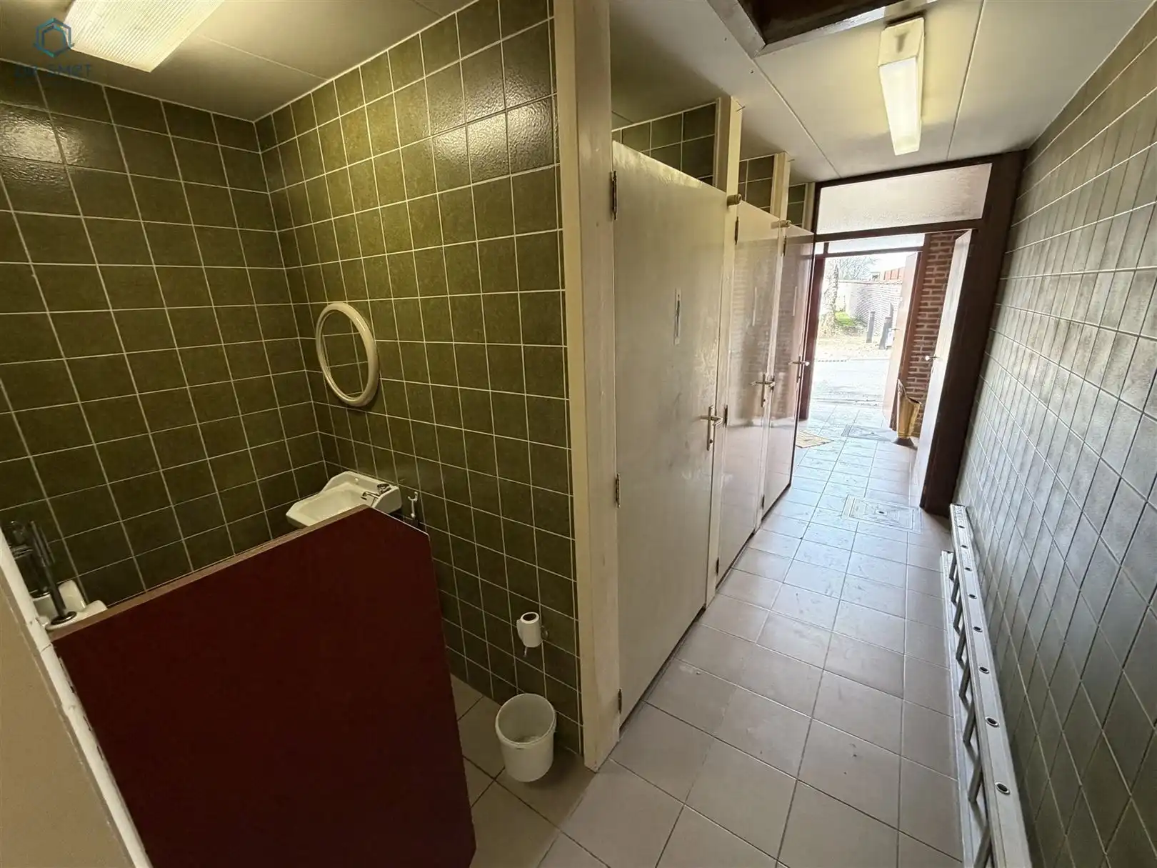 Te koop: Multifunctioneel gebouw voor culturele, recreatieve of sportieve activiteiten in Sint-Maria-Lierde (deelgemeente van Lierde) foto 3