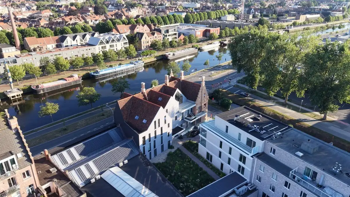 Instapklaar en hoogwaardig afgewerkt 3-slaapkamerappartement in Brugge. foto 2