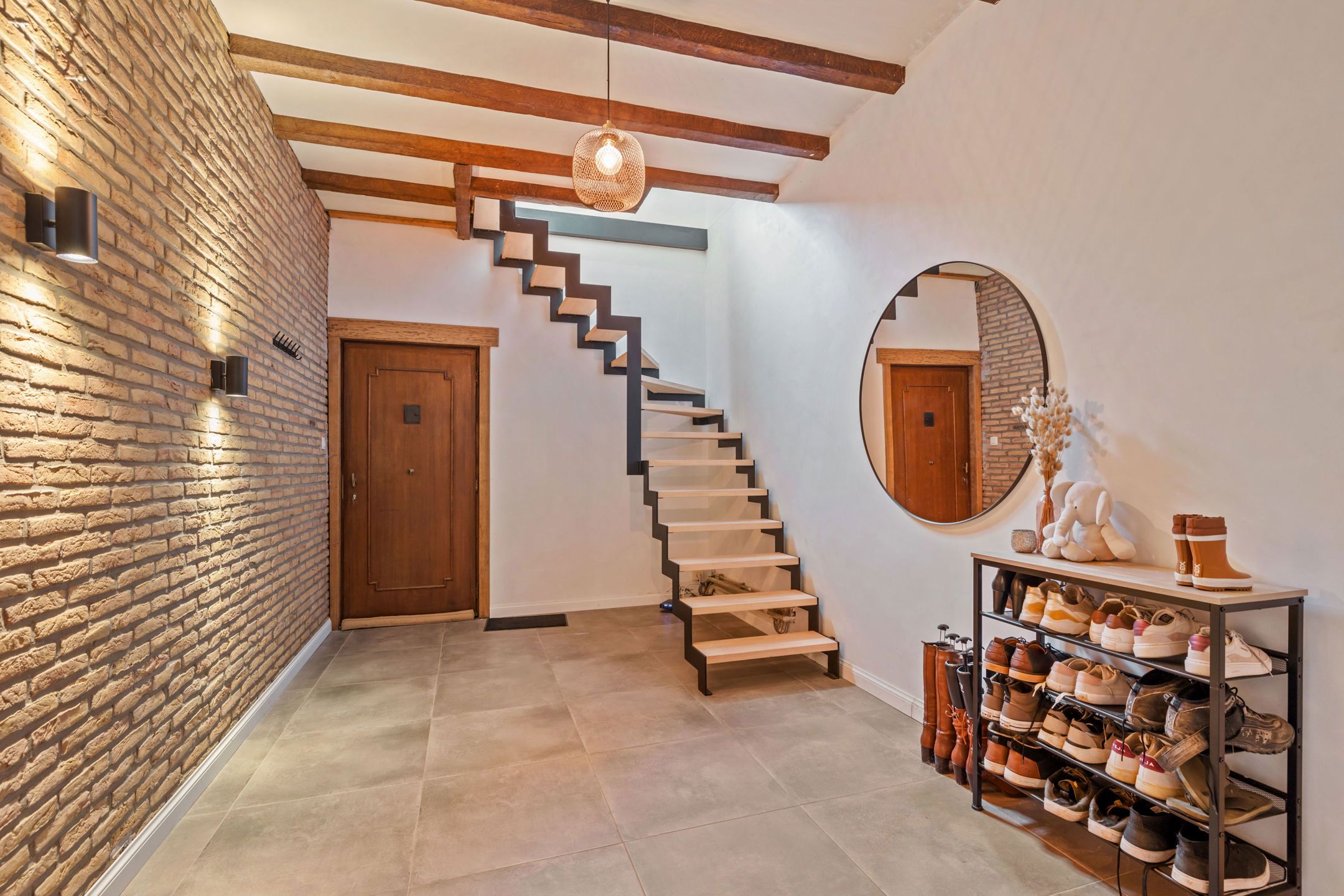 Gezellige woning met garage en tuin foto 18