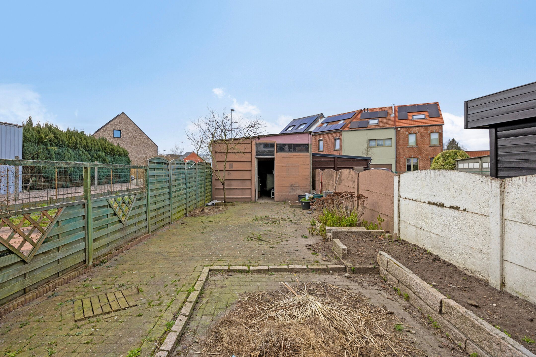 Charmante woning met omheinde tuin en garage foto 21