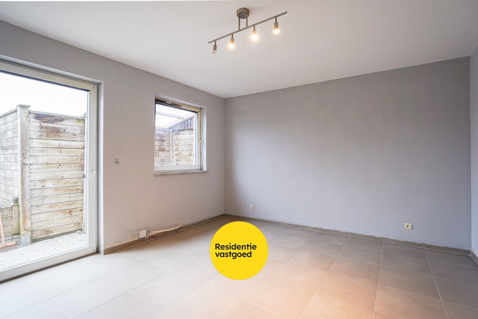 Gelijkvloers appartement inclusief garage, carport en staanplaats nabij het centrum van Ichtegem foto 11