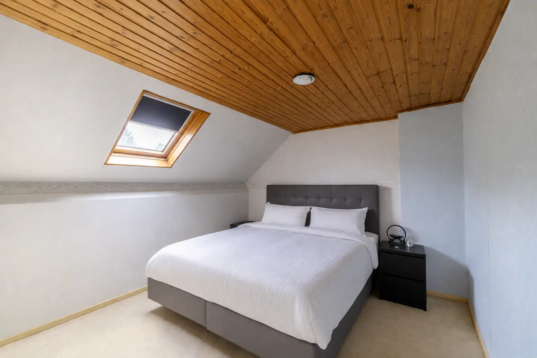 Volledig te renoveren woning met 2 slpks en garage op 540m2 foto 10