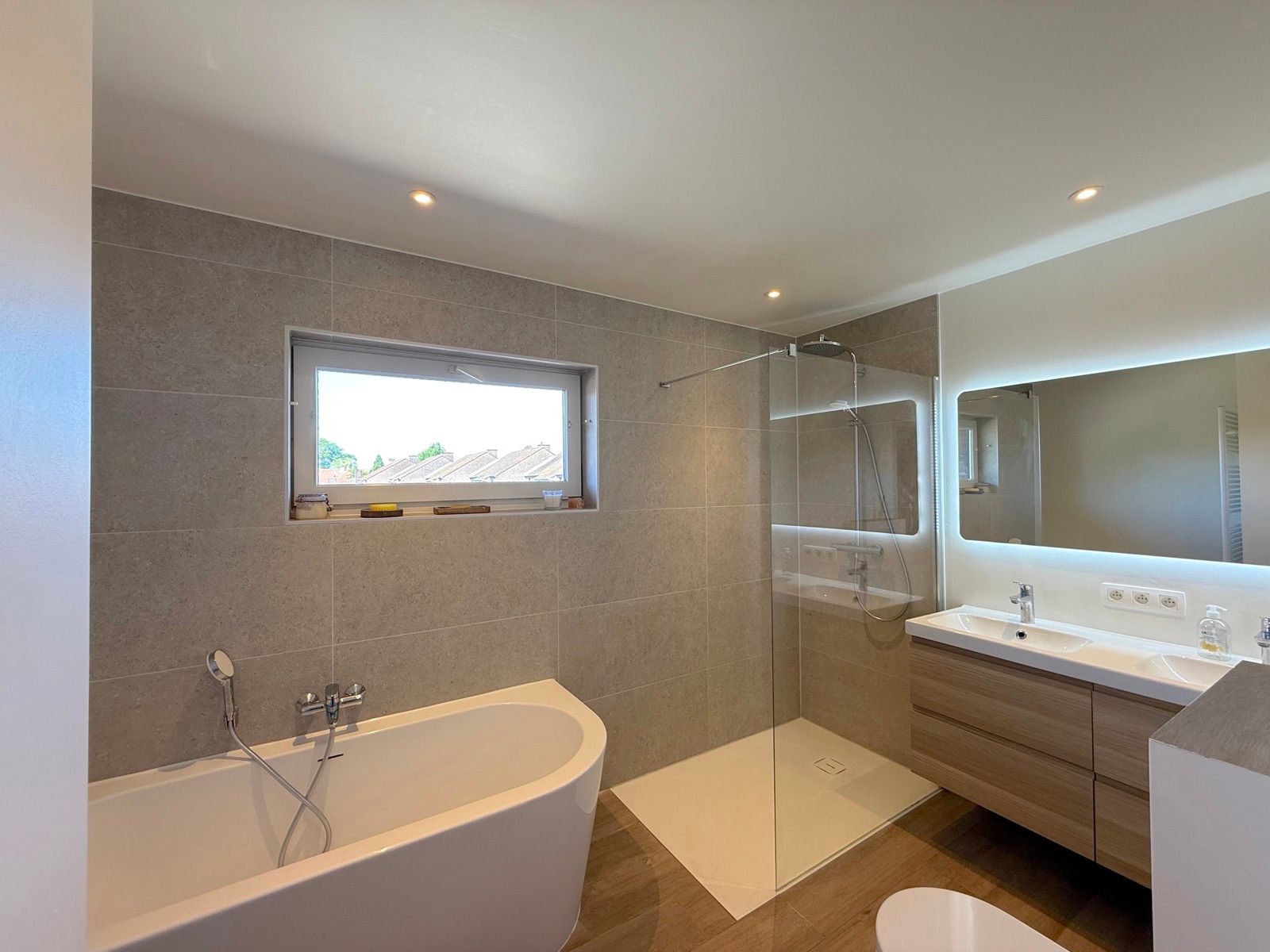 Woning met 3 slaapkamers, tuin en garage foto 15