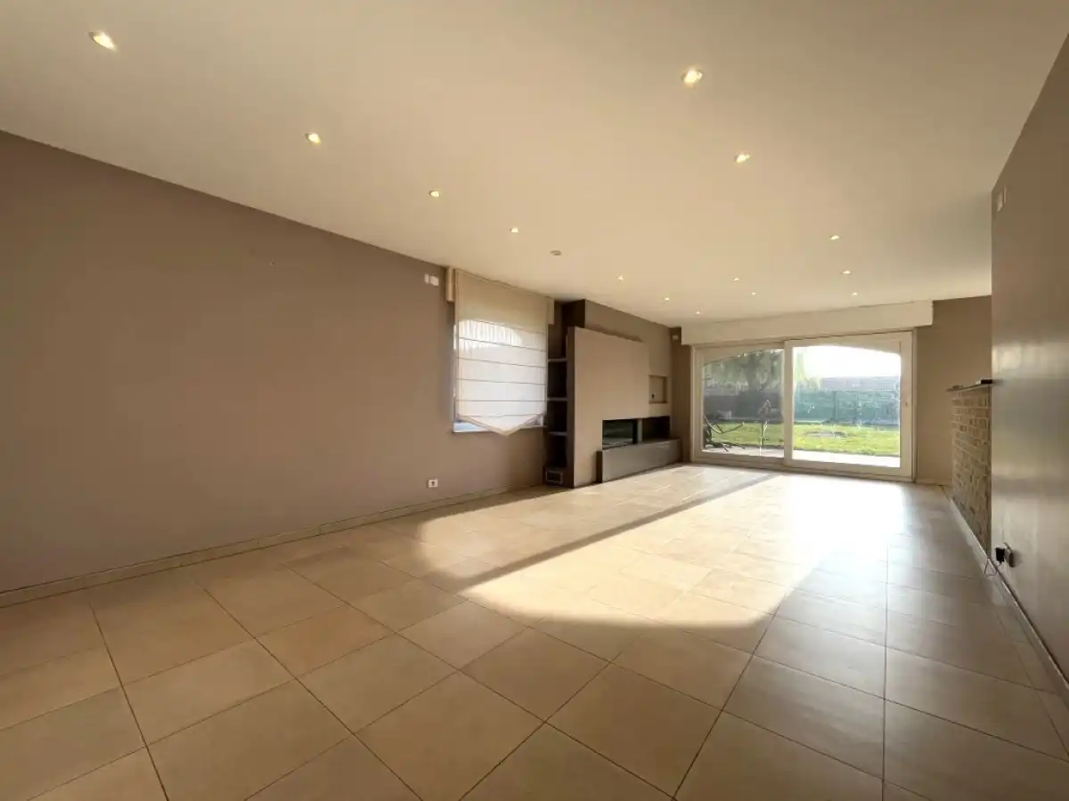 Moorslede – Villa in Spaanse stijl met dubbele garage en 4 slaapkamers foto 4