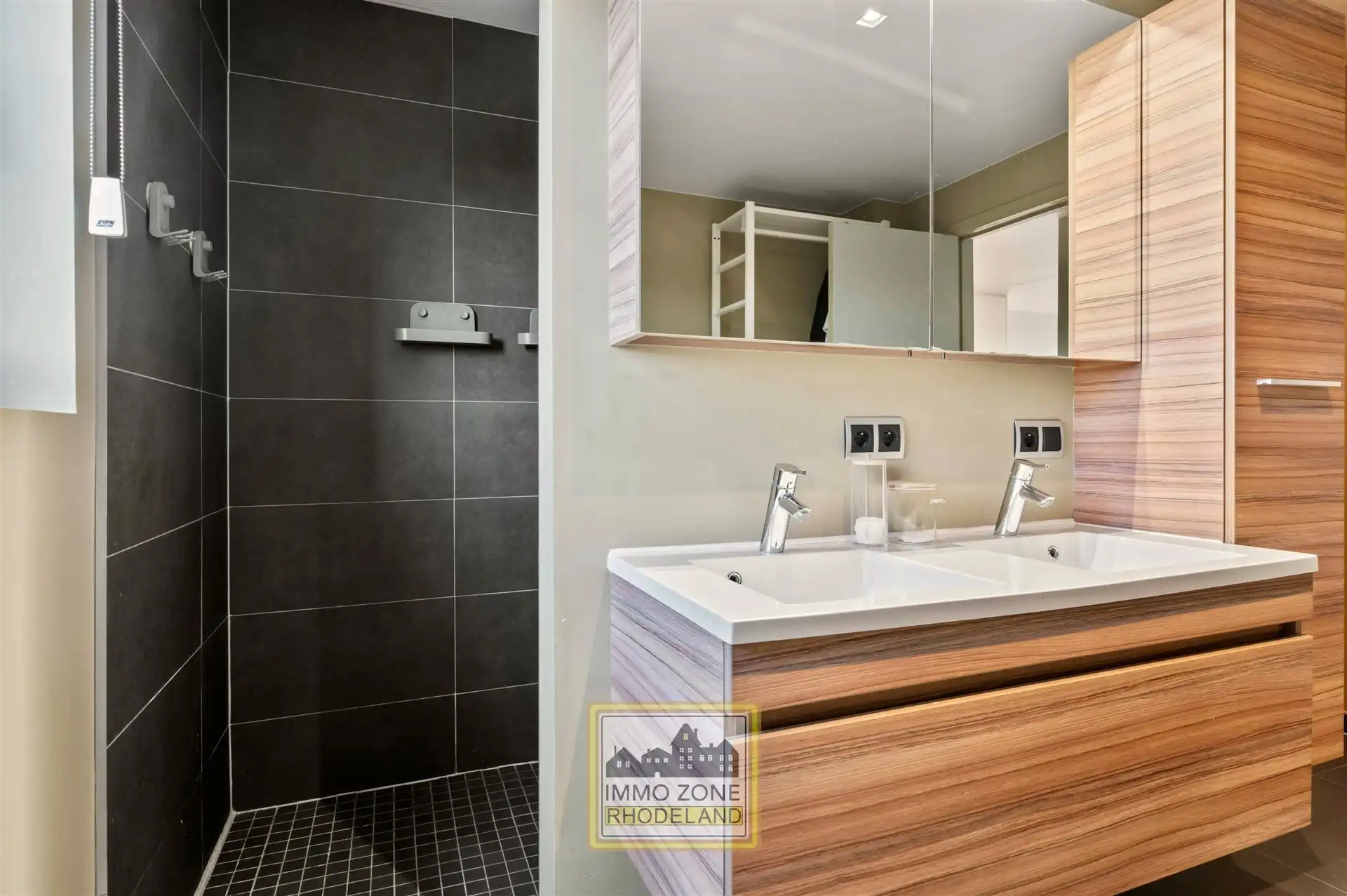 Sublieme moderne woning met prachtige tuin foto 24