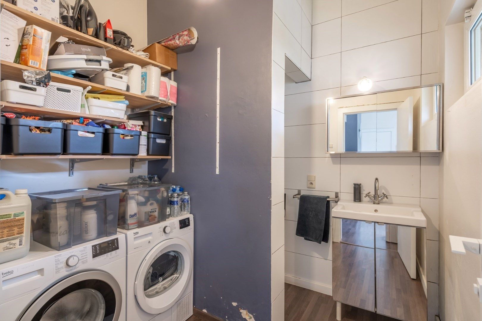 Gerenoveerde halfvrijstaande woning met bijzonder veel karakter, op 4a 99ca vlakbij het centrum van Genk.  foto 16