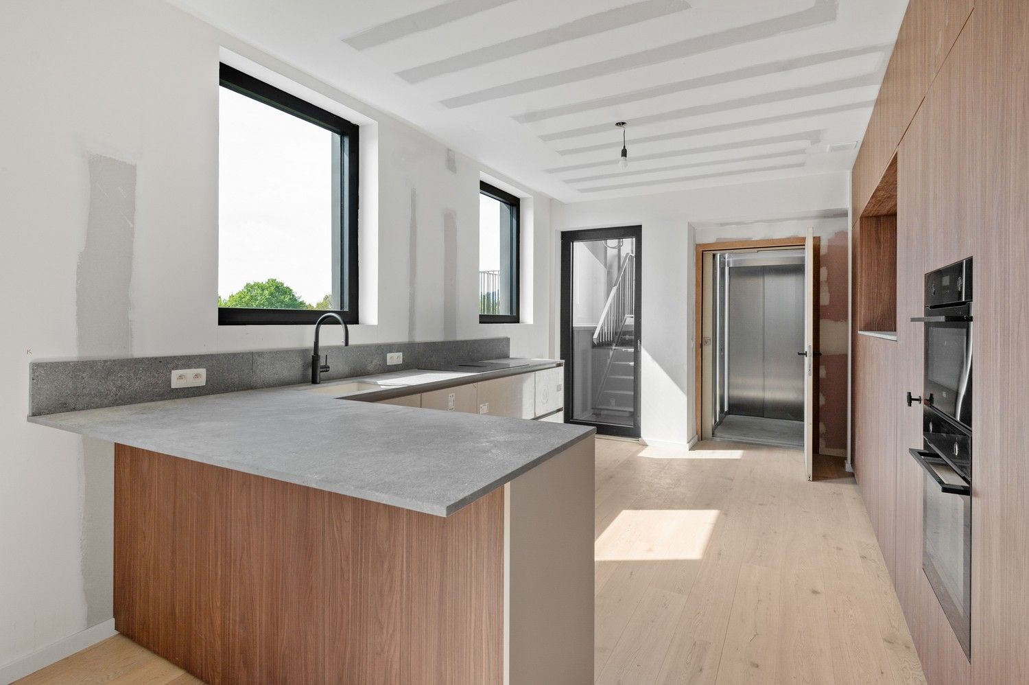Uitzonderlijk dakappartement met 2 slaapkamers, bureau en een terras van 40m²! foto 7