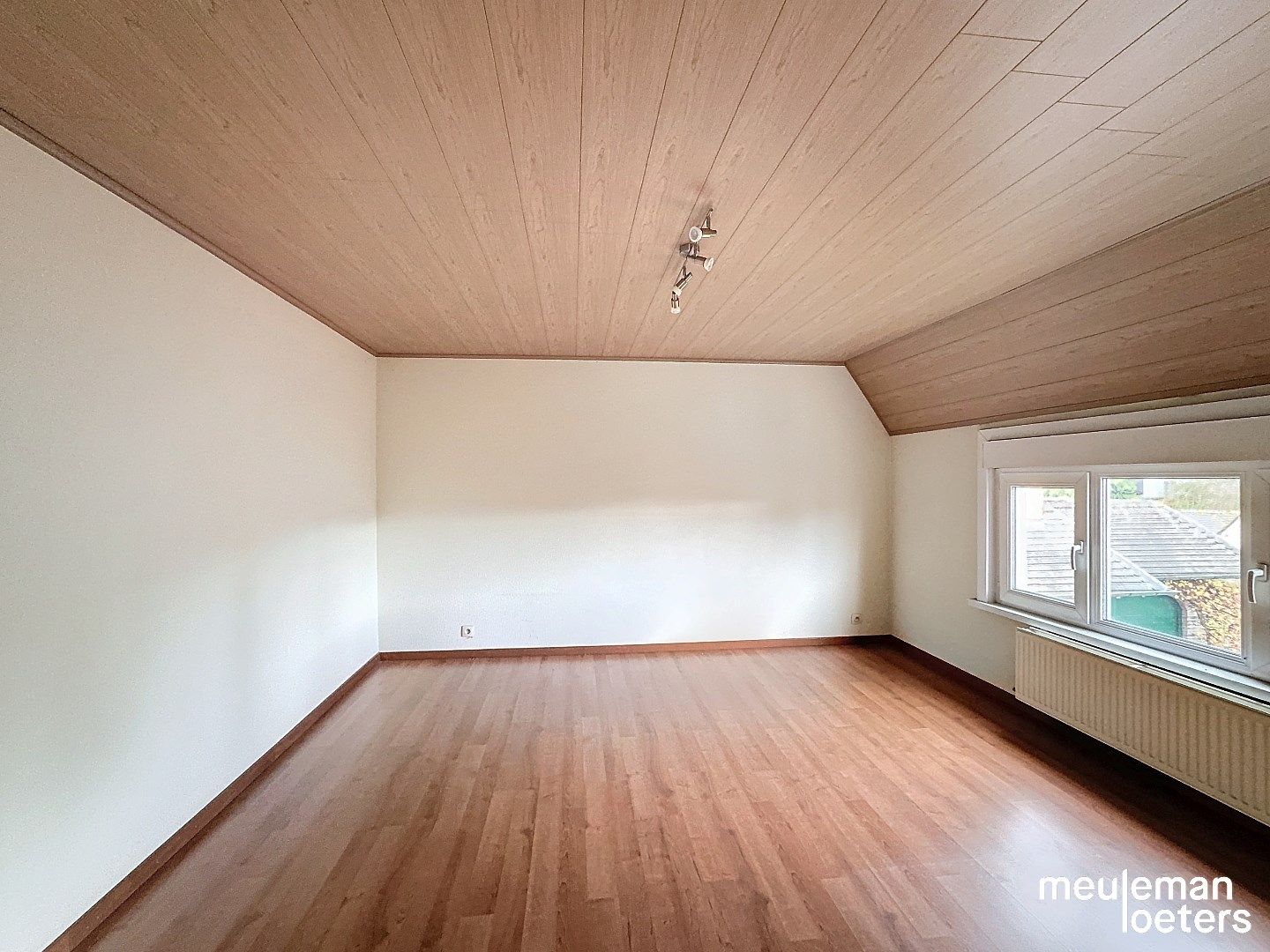 Te renoveren woning op ruim perceel foto 23