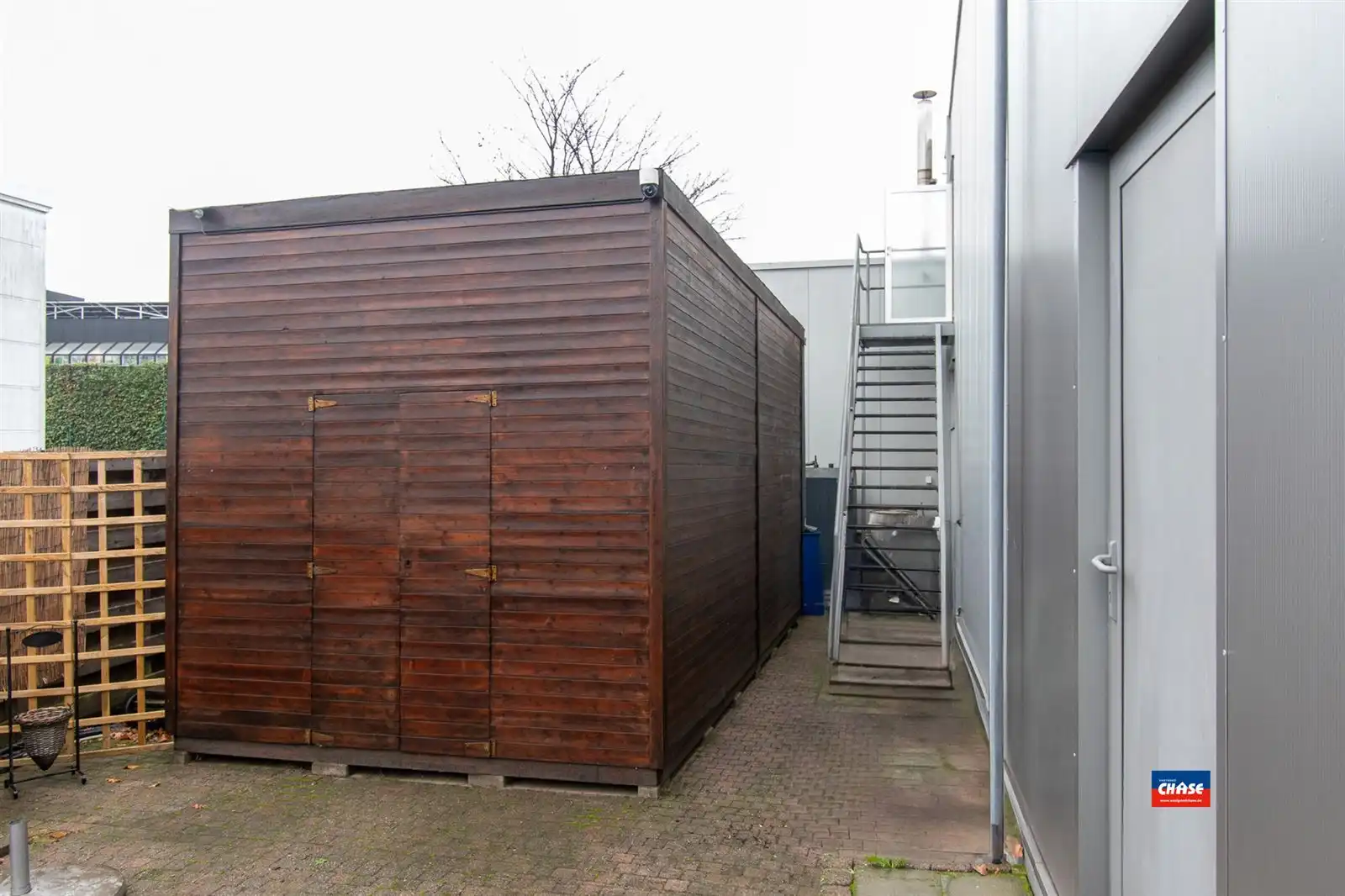 Gemengd gebouw met winkel, 2 appartementen, kantoor en magazijnruimte foto 44