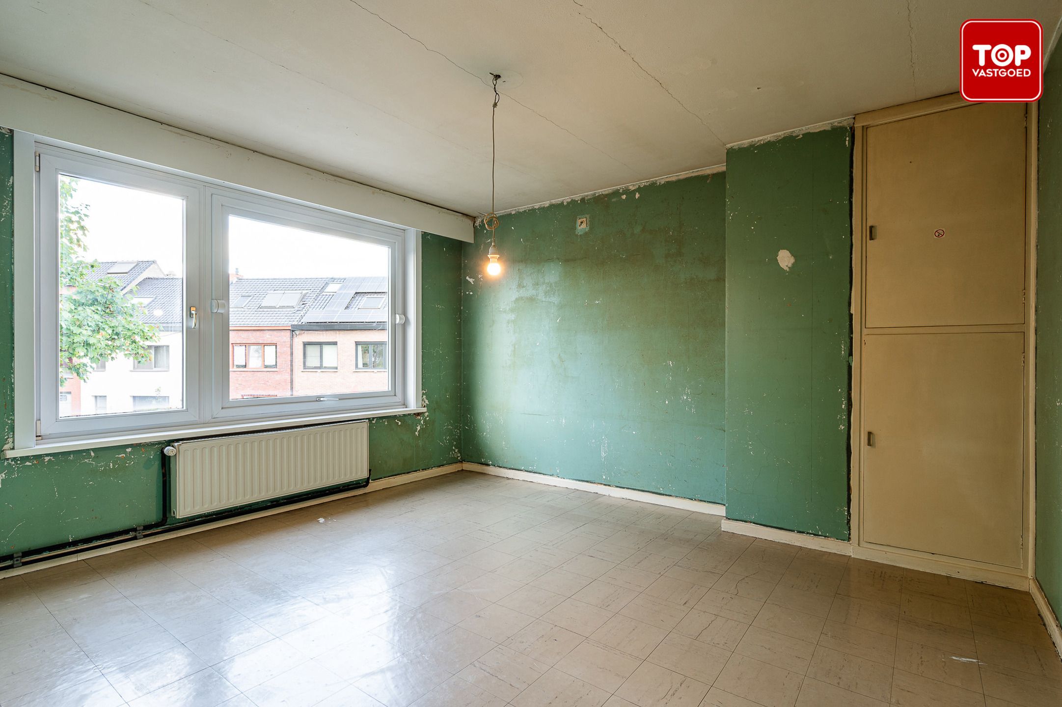 Te renoveren half open woning met tuin en garage. foto 19